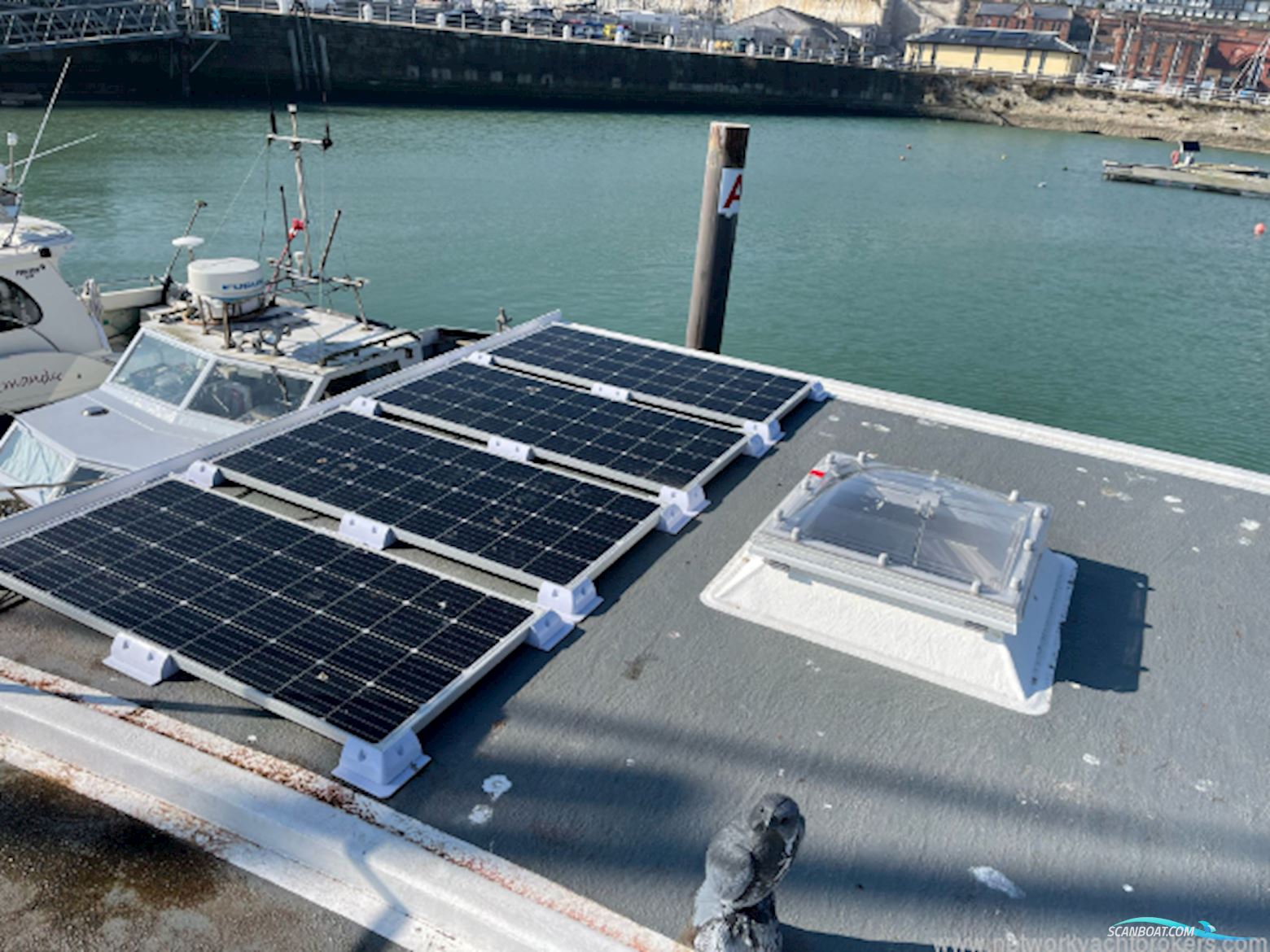 Houseboat Powercat 40 Converted to a