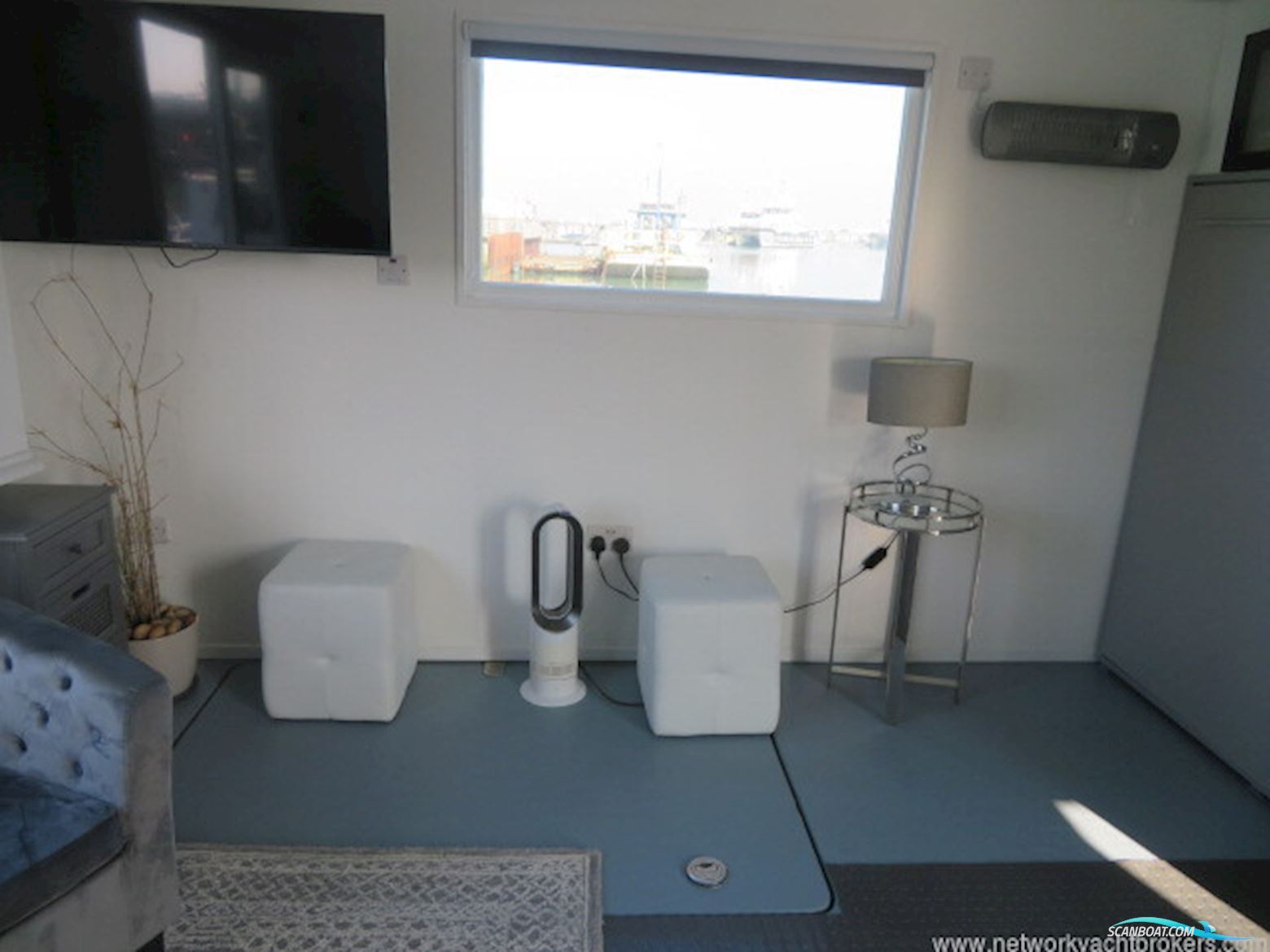 Houseboat Powercat 40 Converted to a