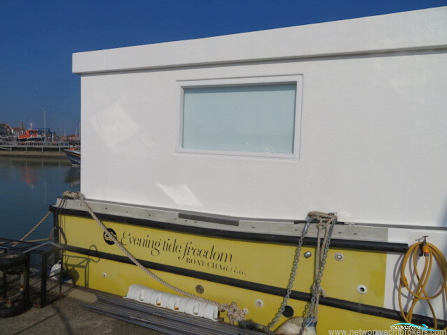 Houseboat Powercat 40 Converted to a