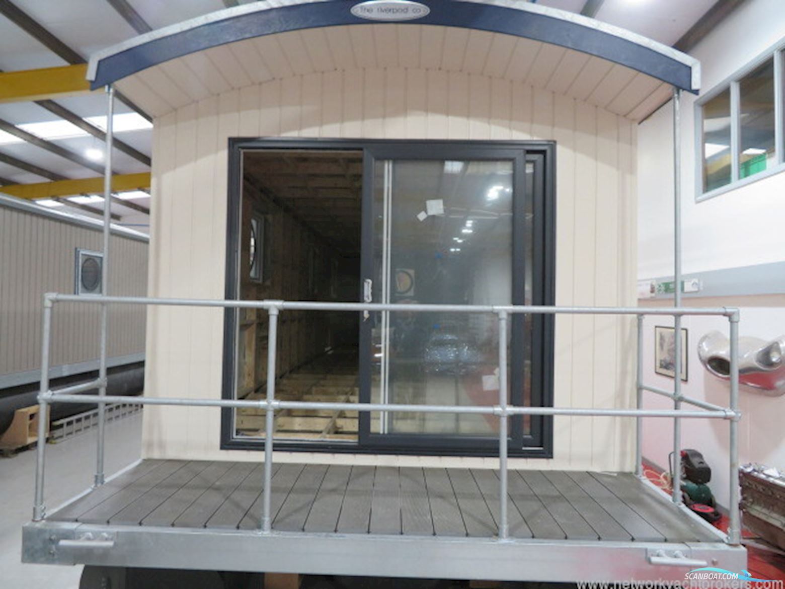 Houseboat River Pod 38