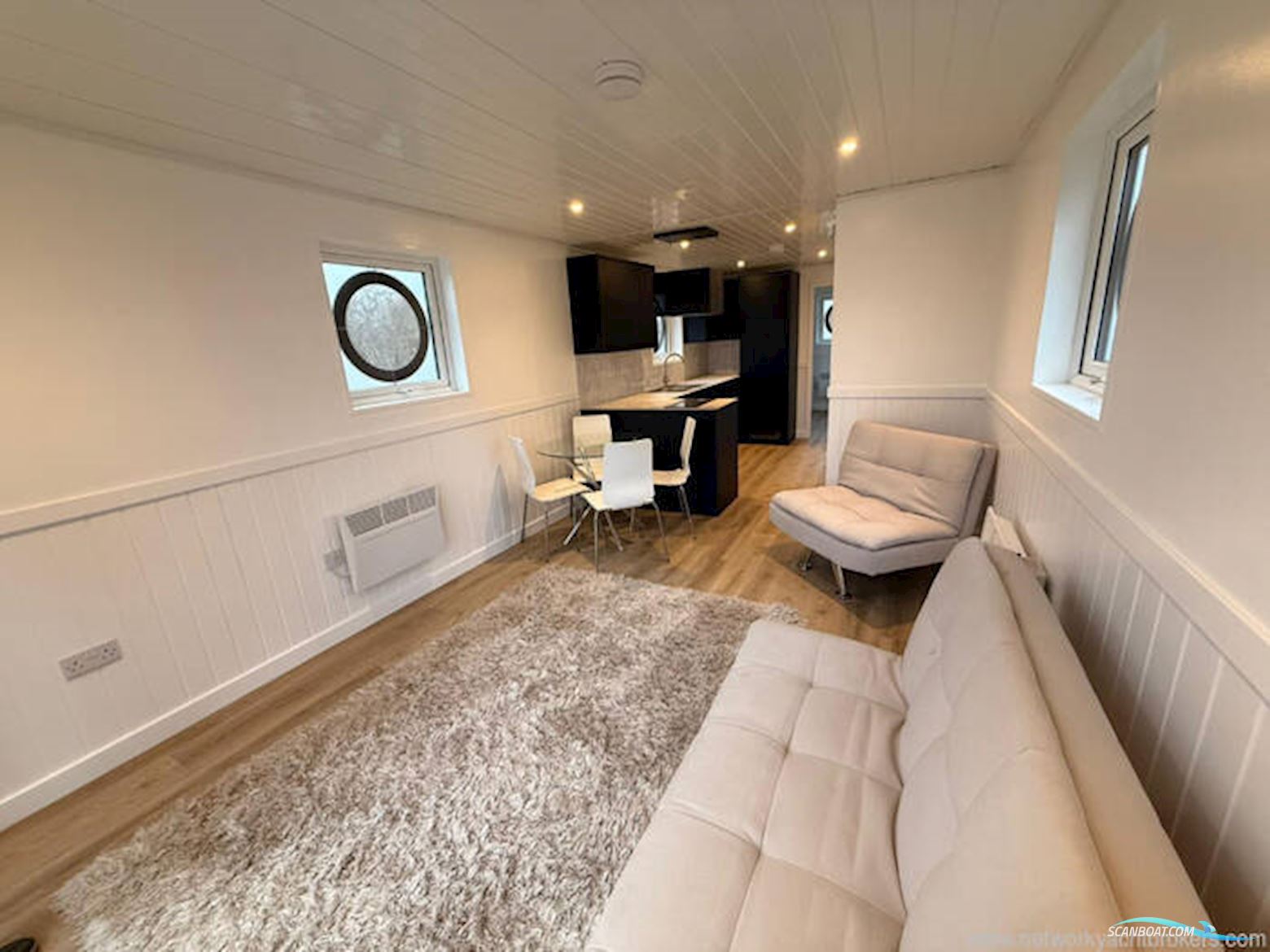 Houseboat River Pod 38