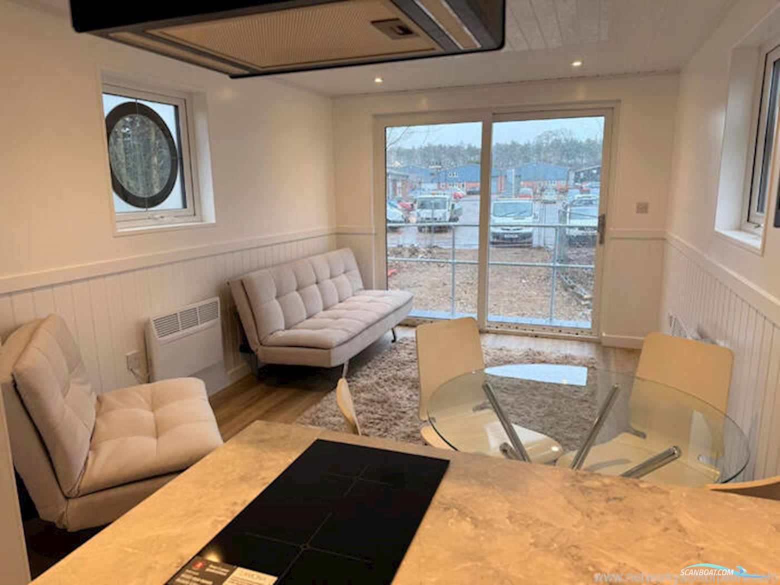 Houseboat River Pod 38