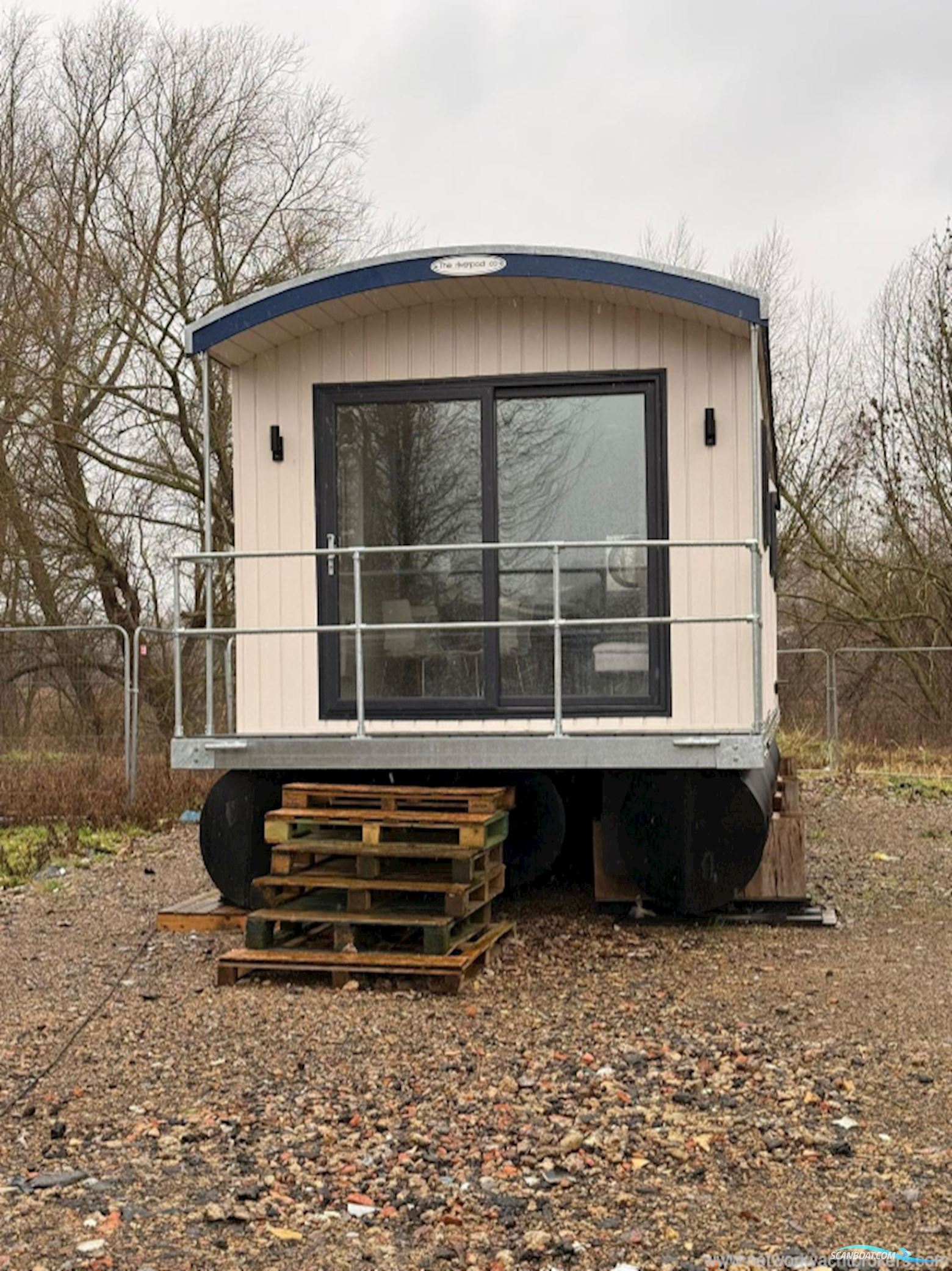 Houseboat River Pod 38