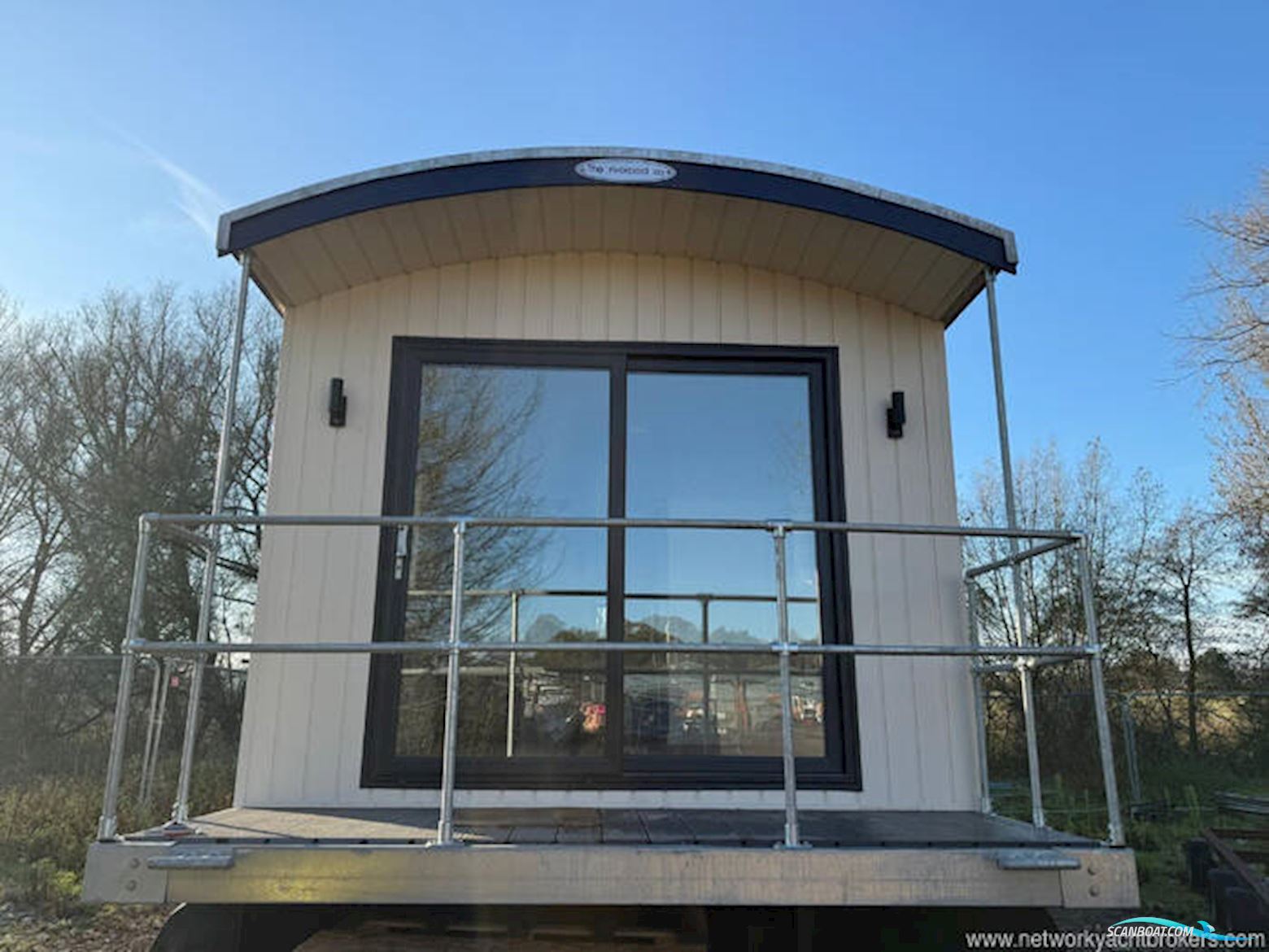 Houseboat River Pod 38