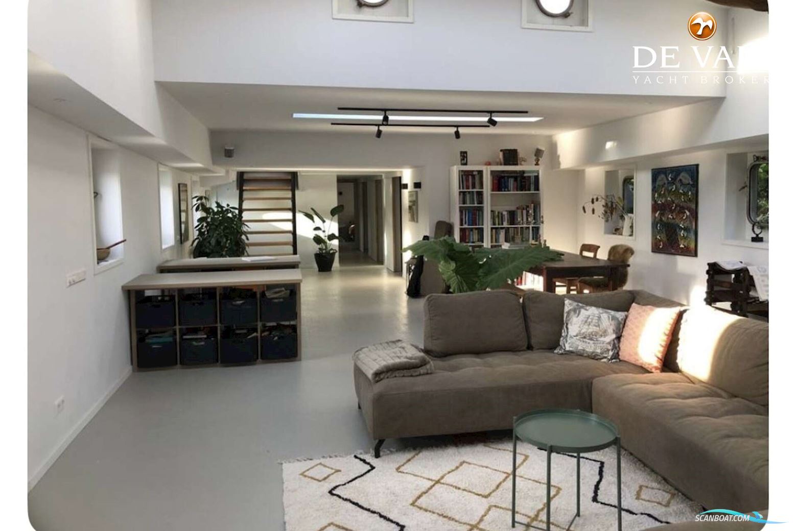 Houseboat Waterloft Luxemotor