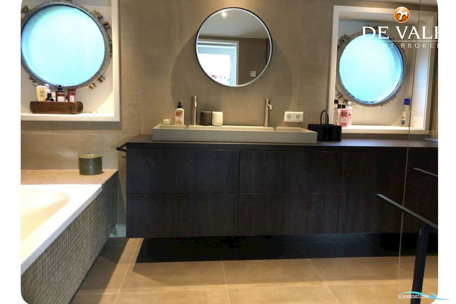 Houseboat Waterloft Luxemotor