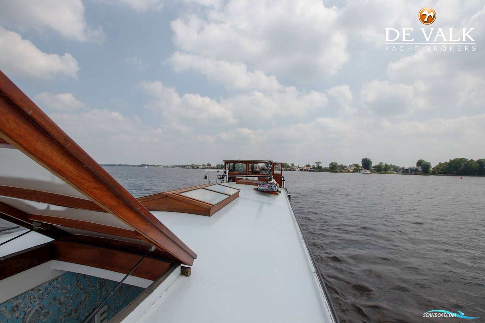 Houseboat Waterloft Luxemotor Spitz 38M