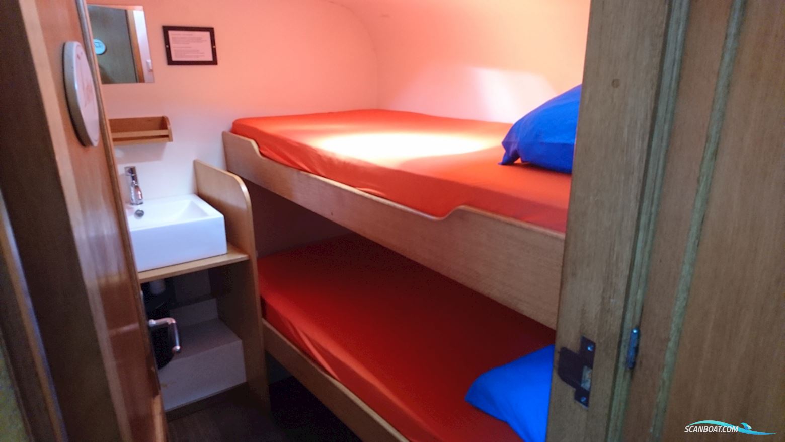 Klipperaak Charter, Woonschip