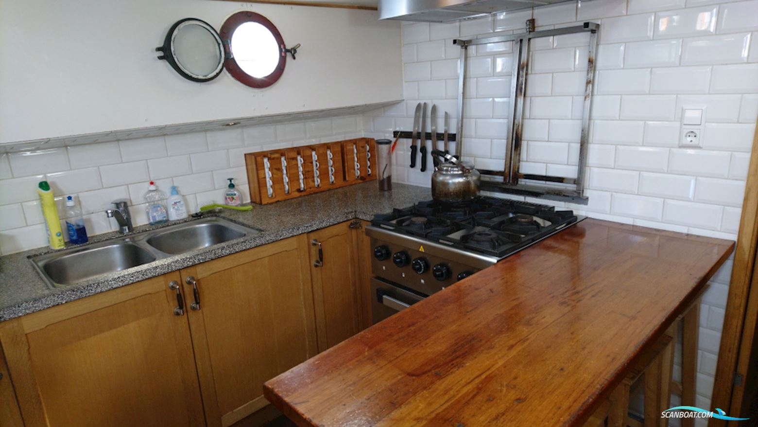 Klipperaak Charter, Woonschip