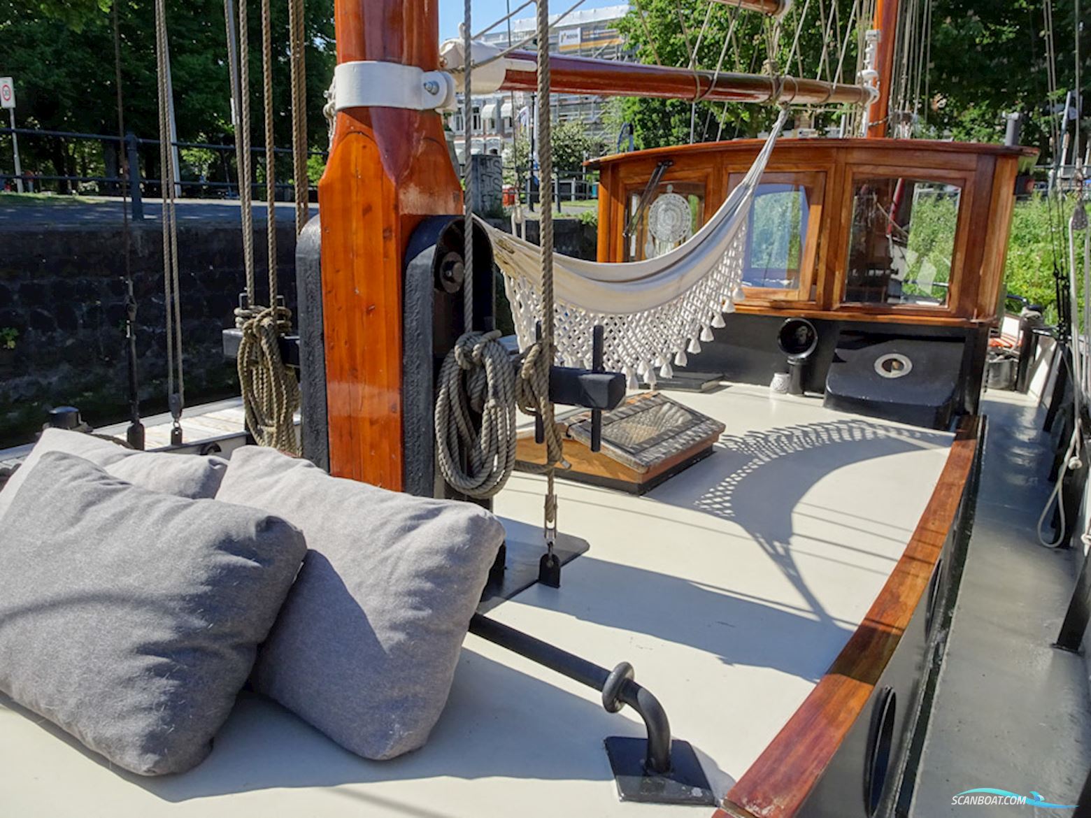 Kotter varend woonschip 14.95