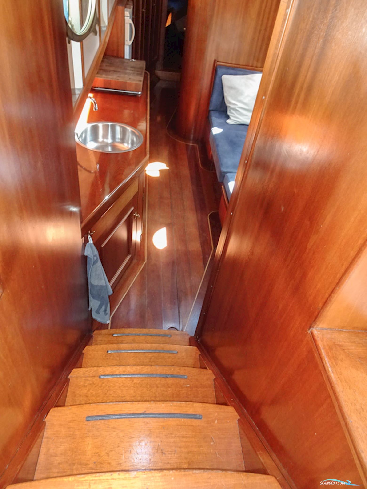 Kotter varend woonschip 14.95