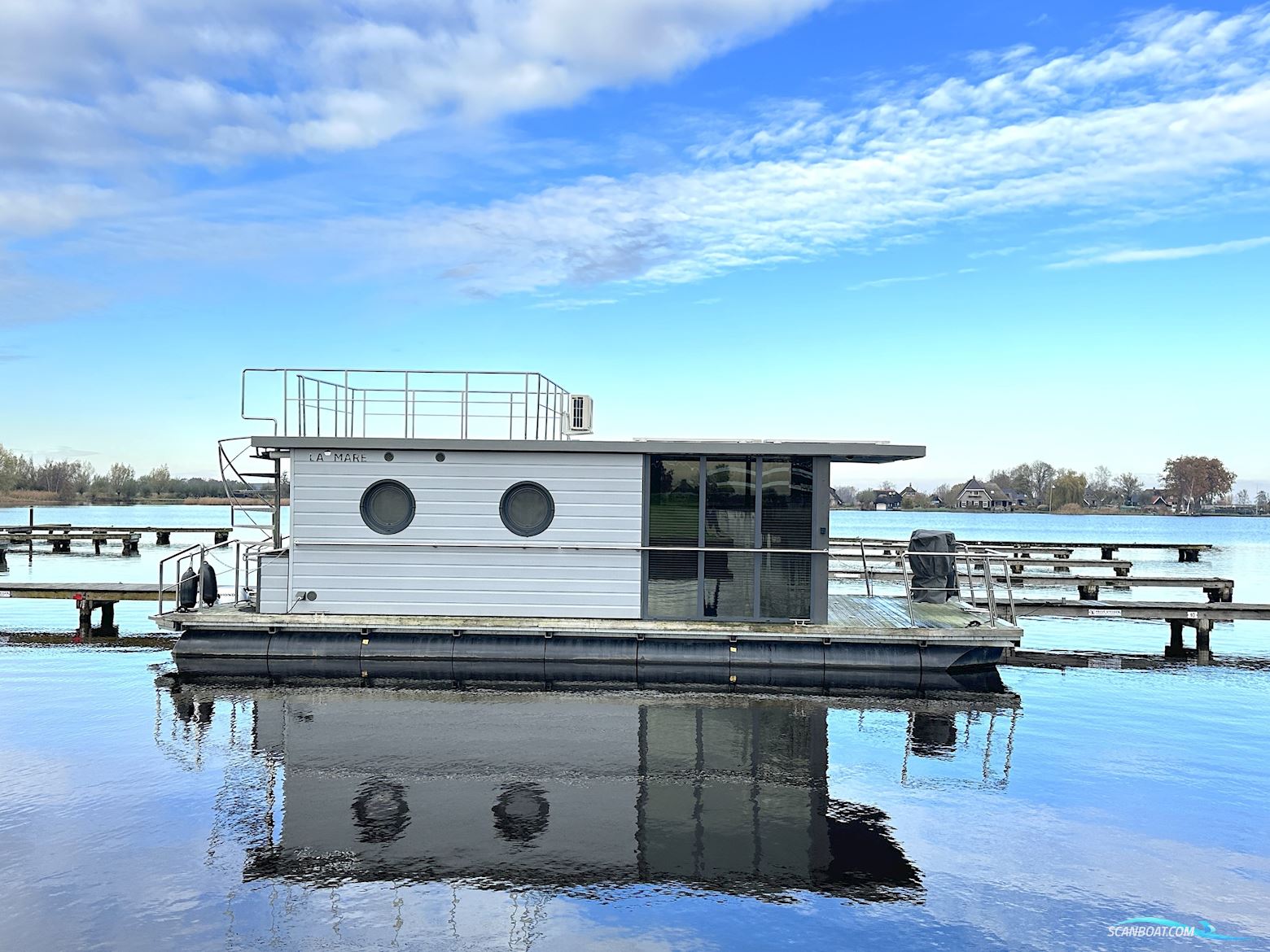La Mare Houseboat Apartboat L - Giethoorn Hus- / Bobåd / Flodbåd 2019, med Honda motor, Holland