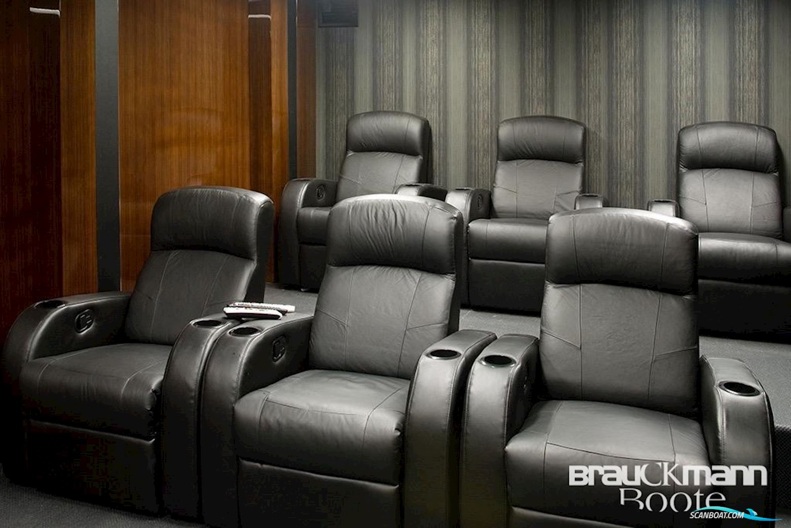 Lazzara Marine Präsentations-Hausboot