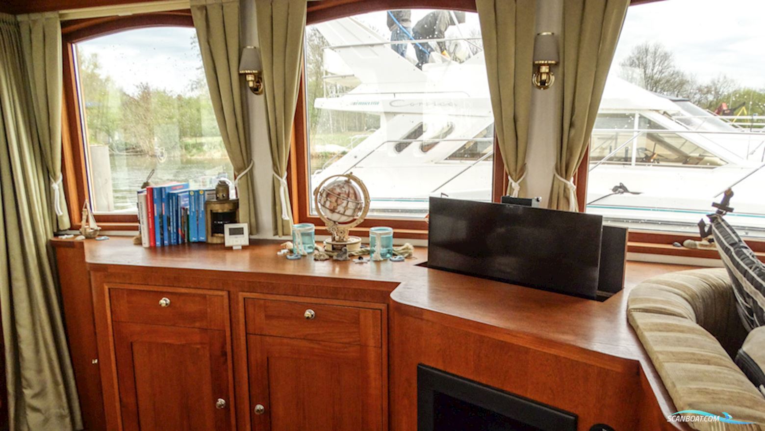 Luxe Motor 16.20 Deckhouse