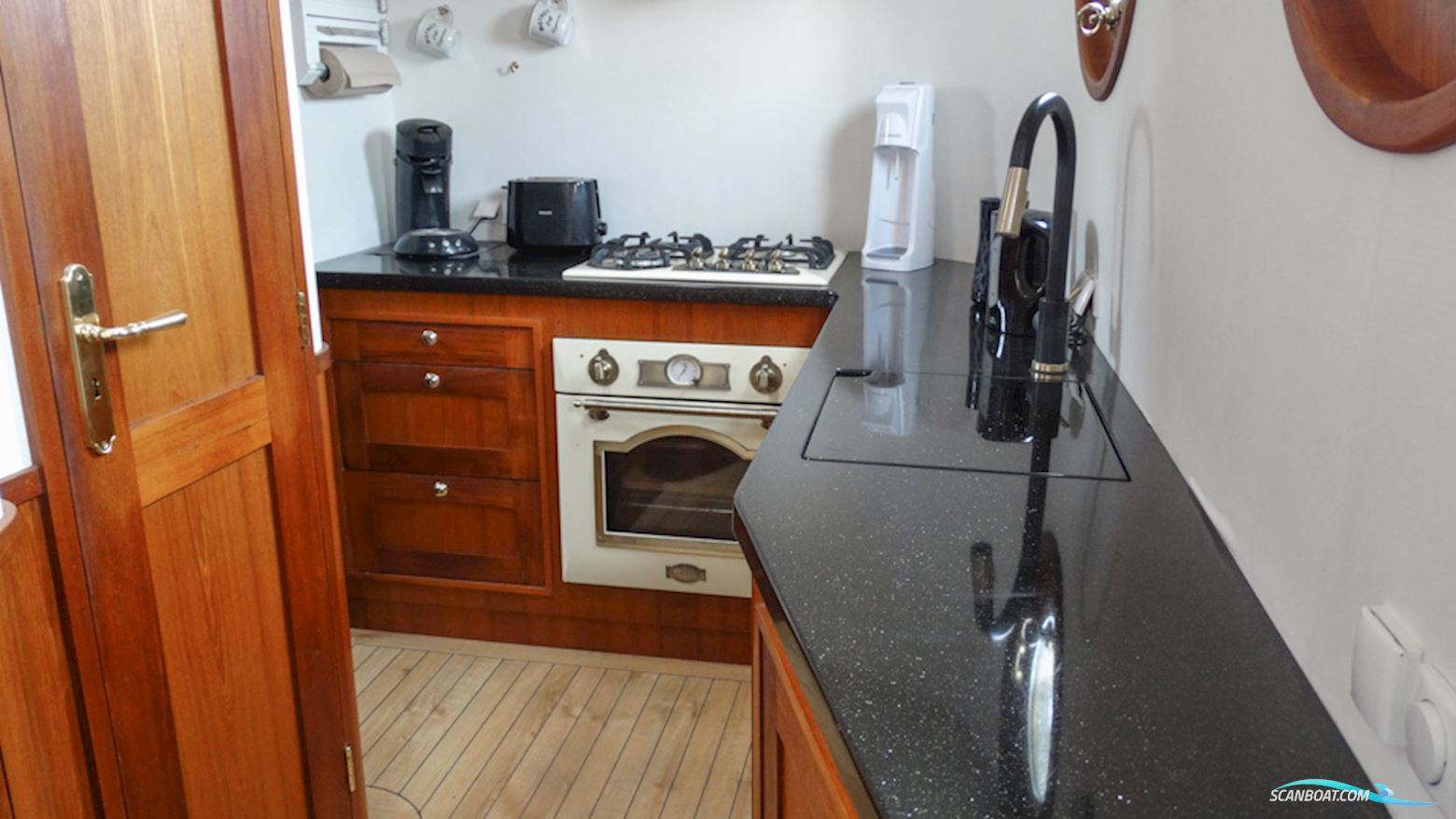 Luxe Motor 16.20 Deckhouse