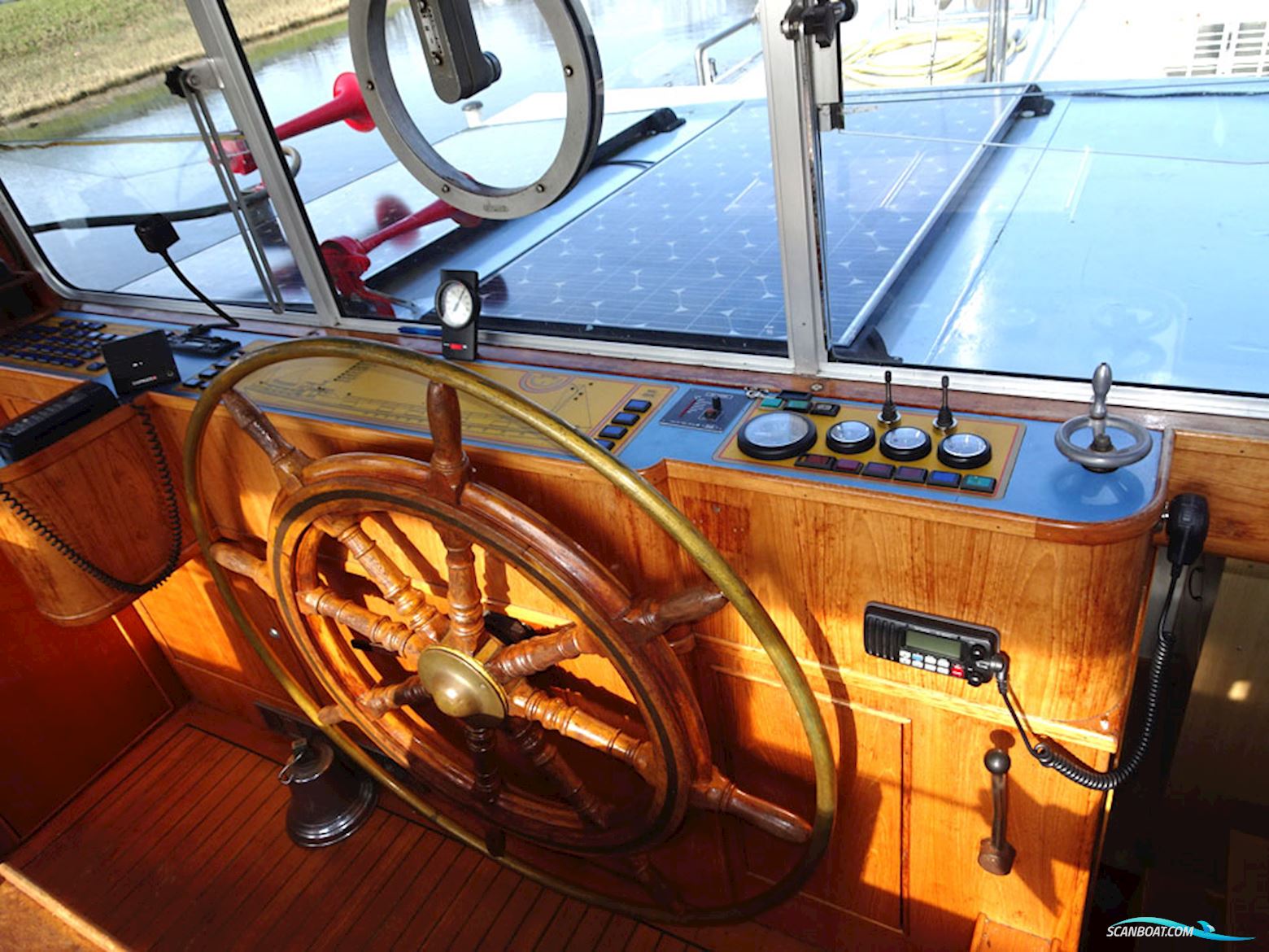 Luxe Motor 36.72, Cbb Rijn