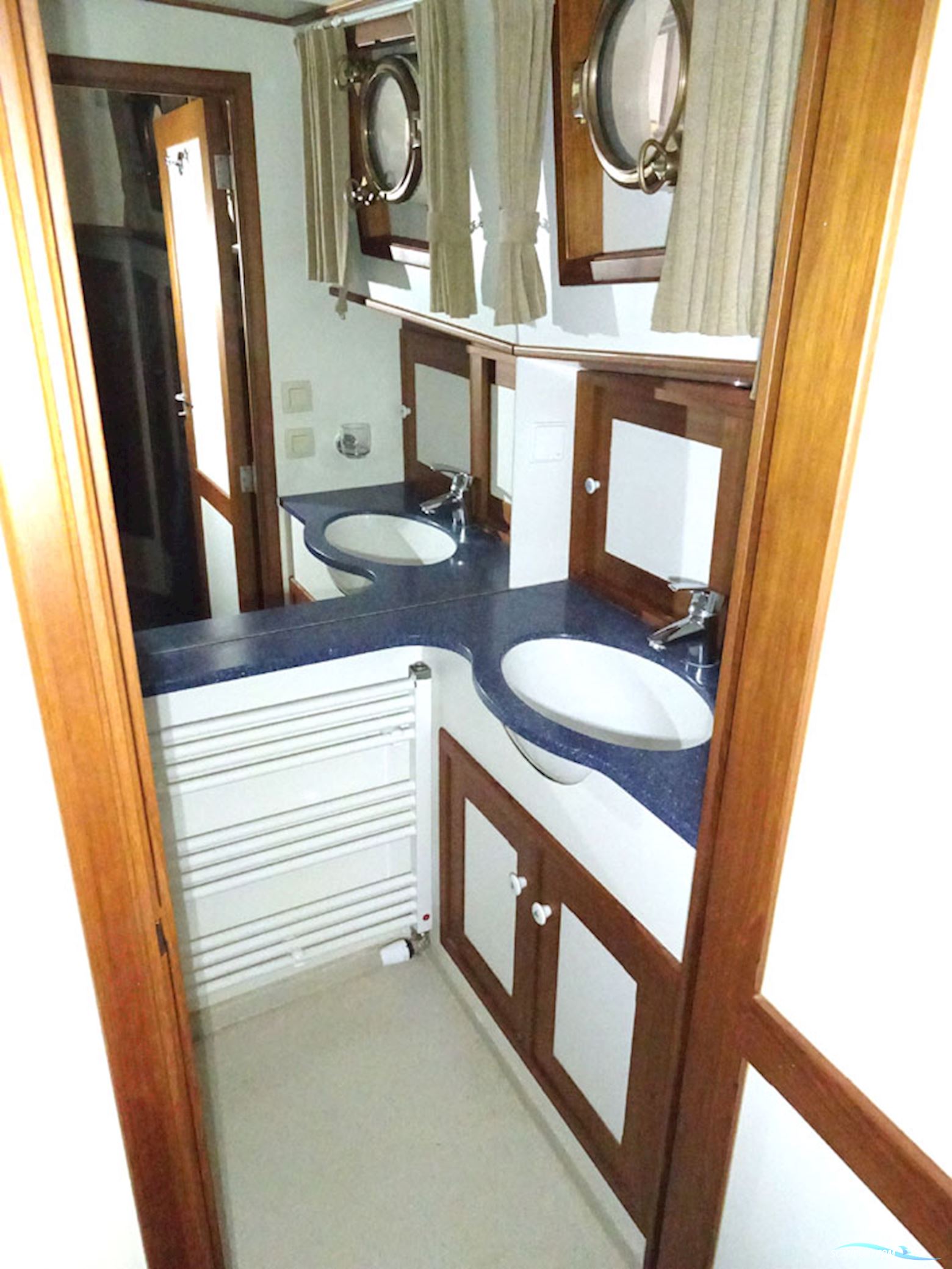 Luxe Motor Cruise 19.75