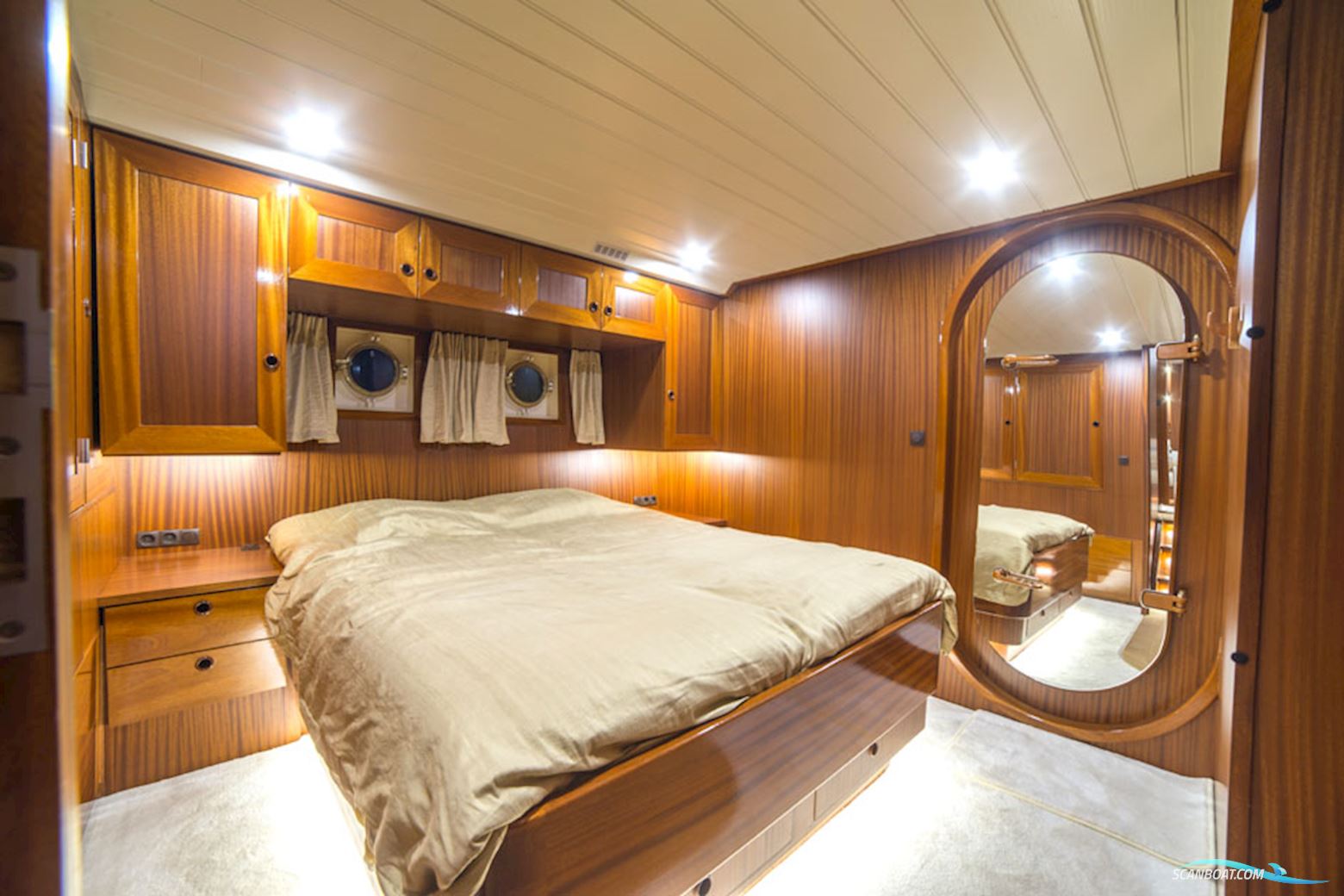 Luxe Motor Cruise 19.75