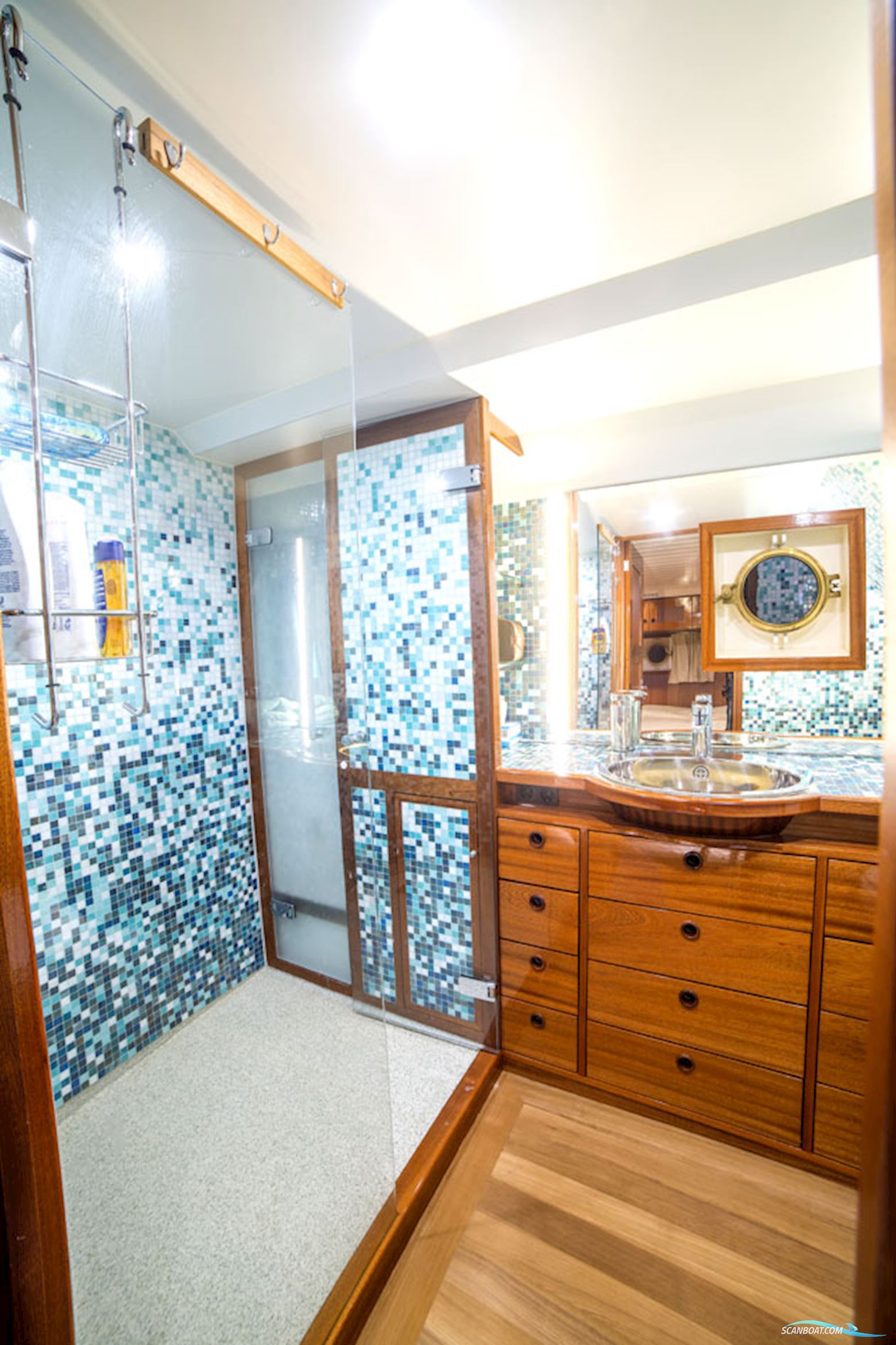 Luxe Motor Cruise 19.75