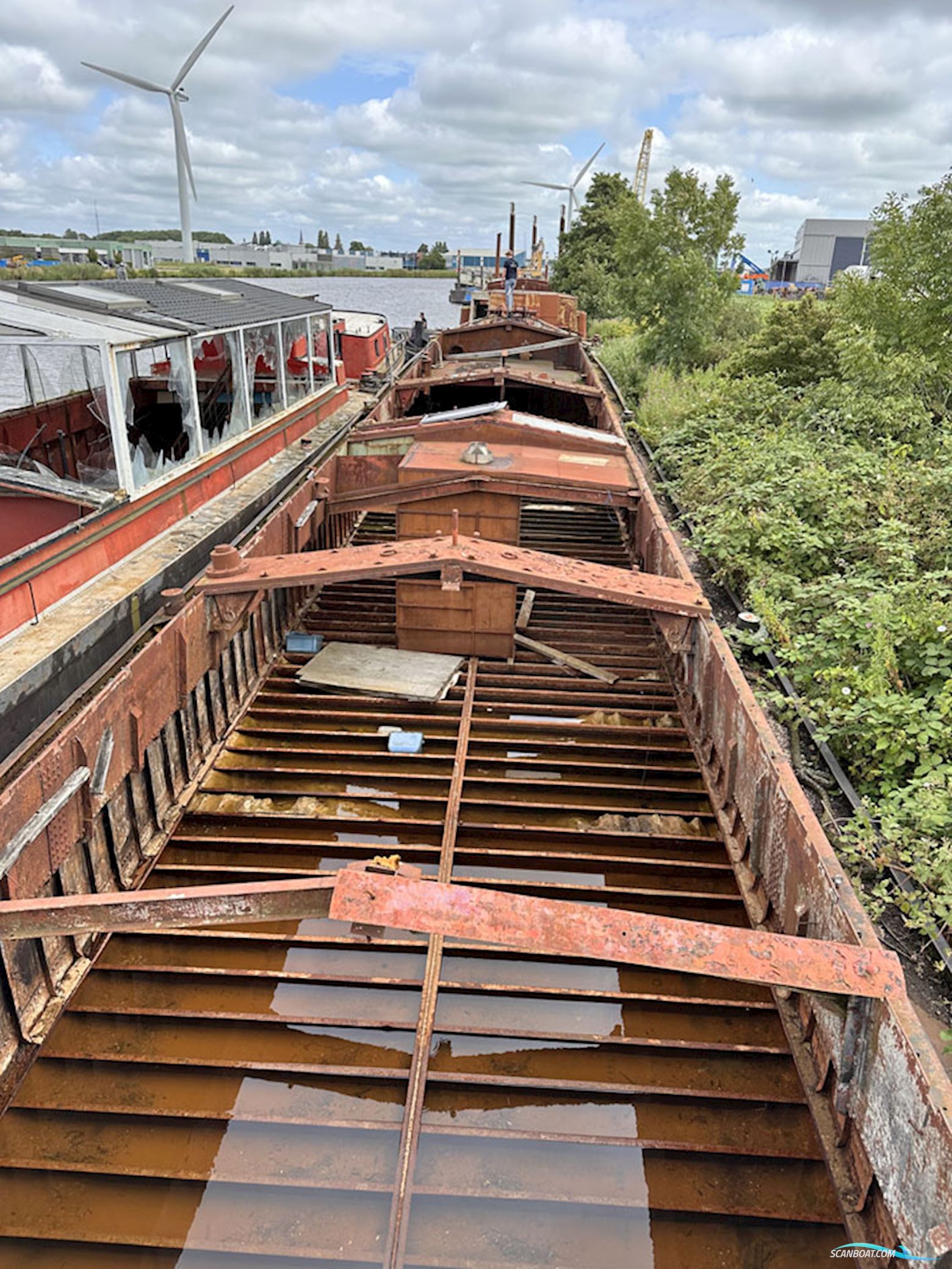 Luxe Motor Elizabeth III 42.46 casco