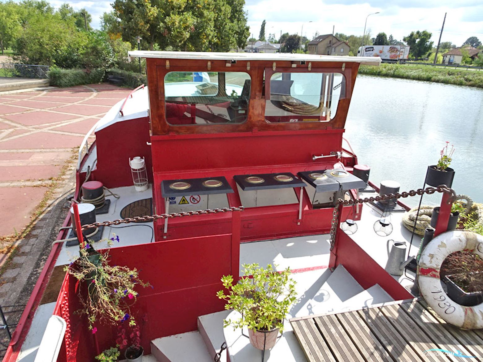 Spits Varend Woonschip 30.53 met UBC