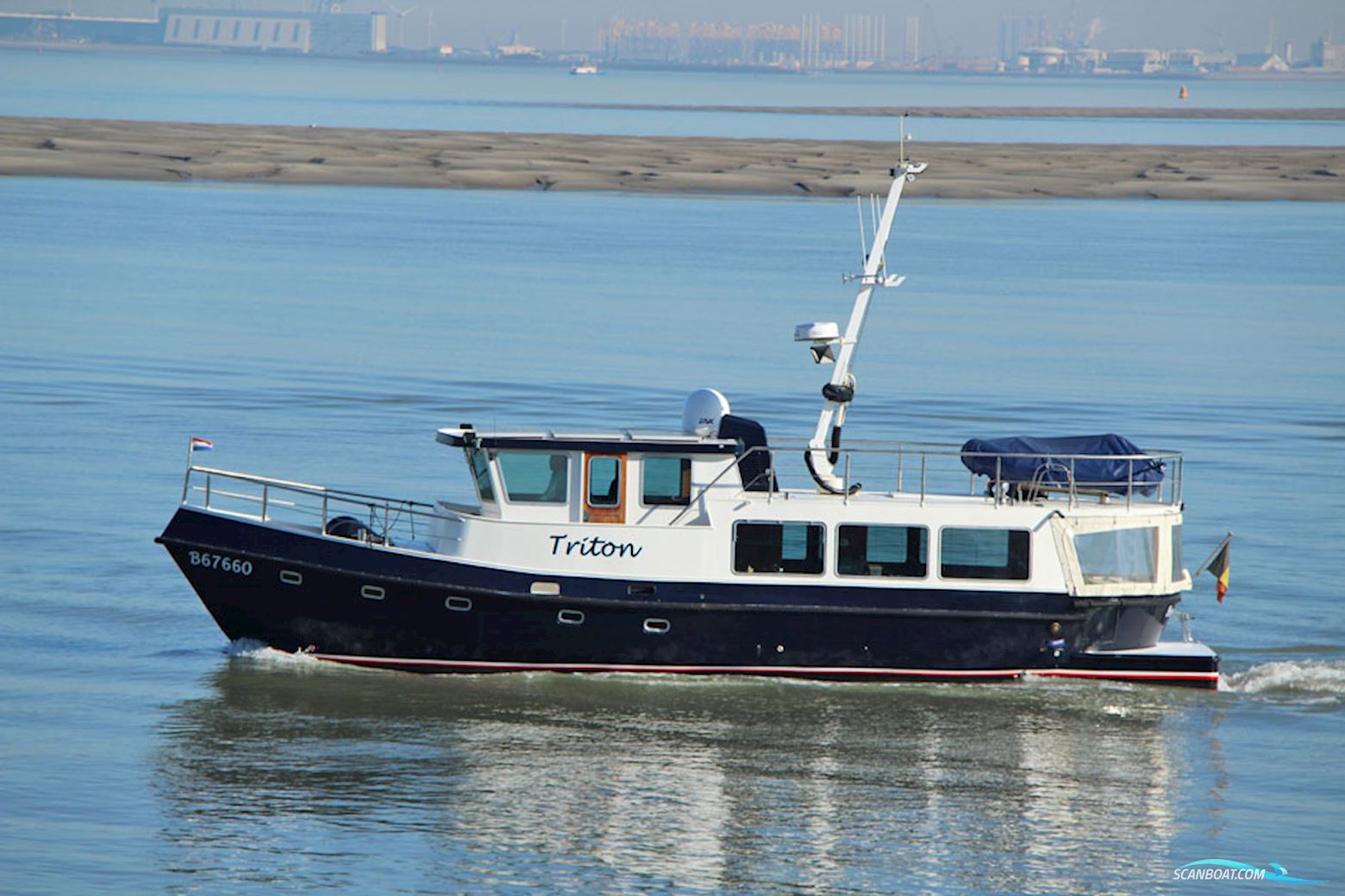 Trawlerjacht 48, Zeegaand