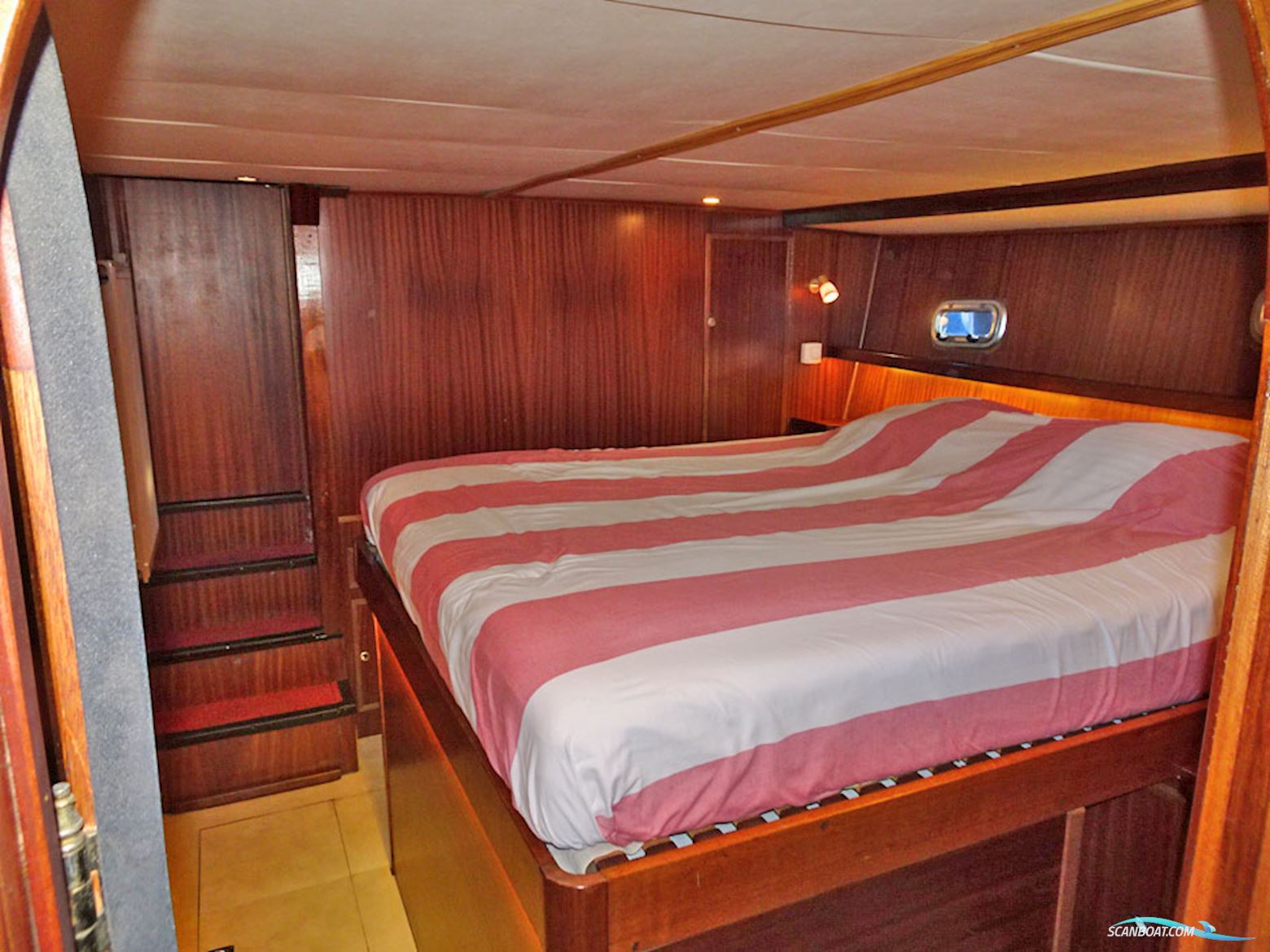 Trawlerjacht 48, Zeegaand