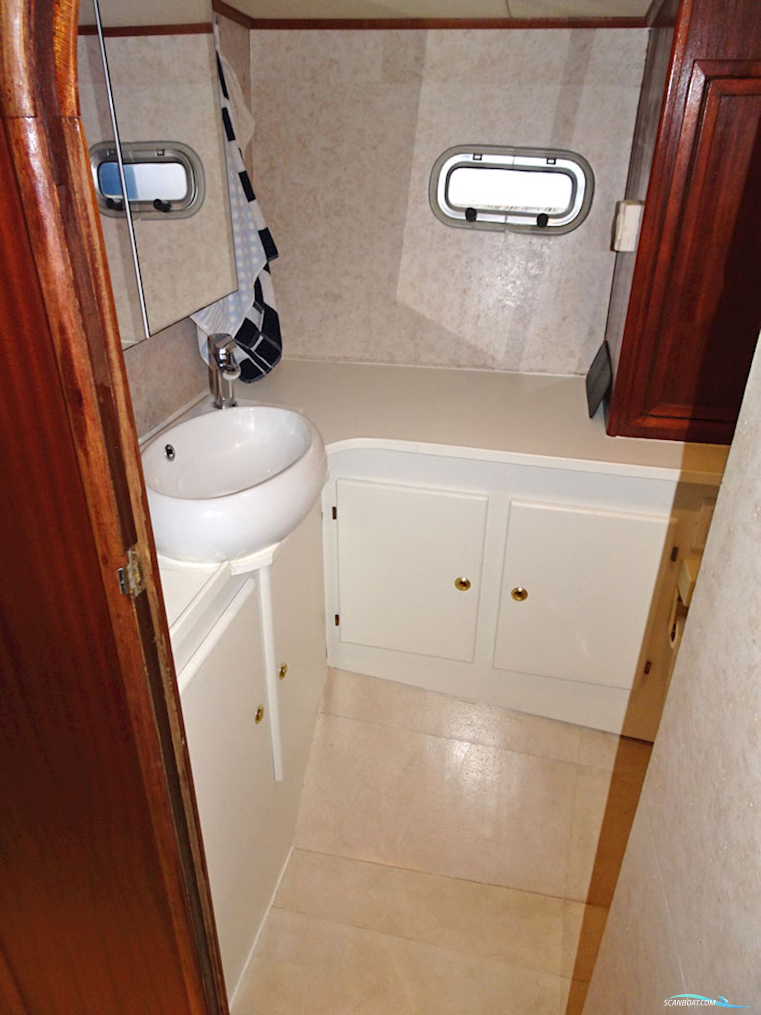 Trawlerjacht 48, Zeegaand