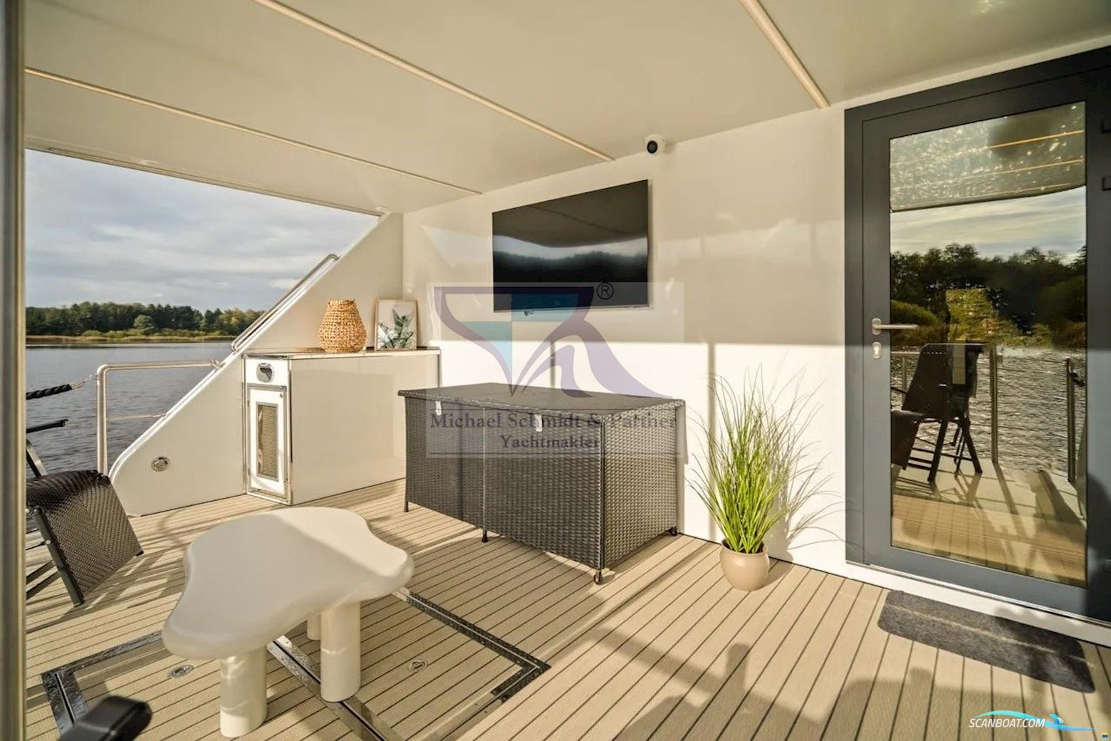 Desidus Hausboot/Hausyacht Lake Suite