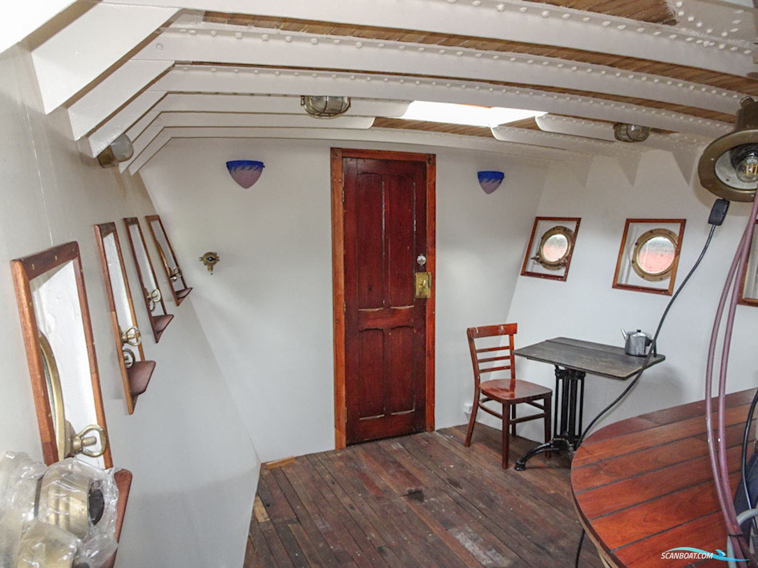 Dockyard 13, Motor tender