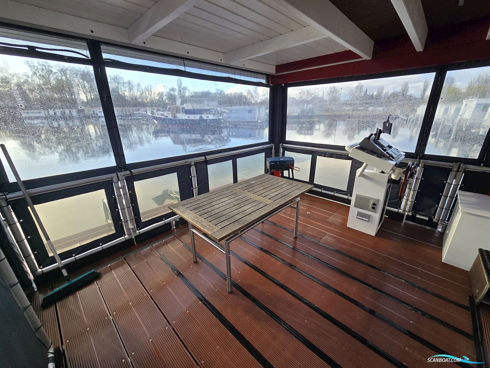 Exklusives Hausboot