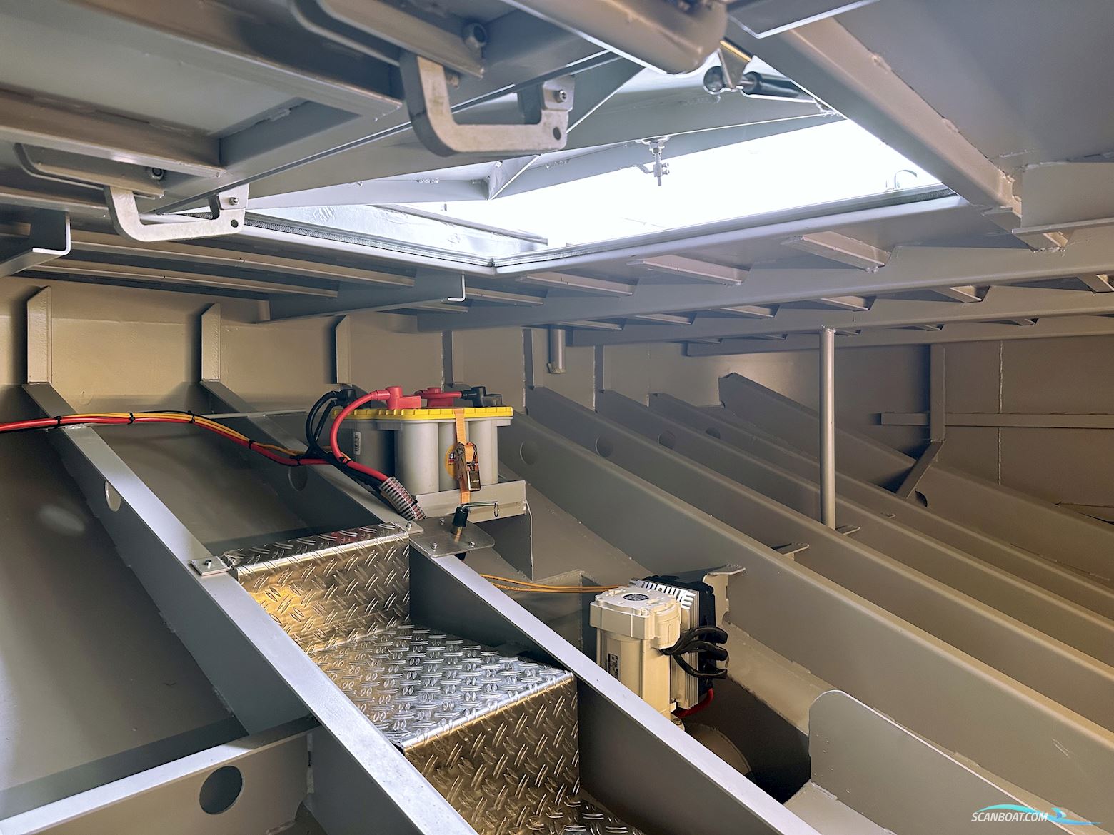 Homeship Vaarchalet 1250D Luxe Houseboat