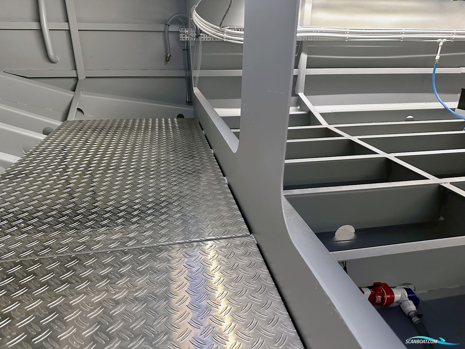 Homeship Vaarchalet 1250D Luxe Houseboat