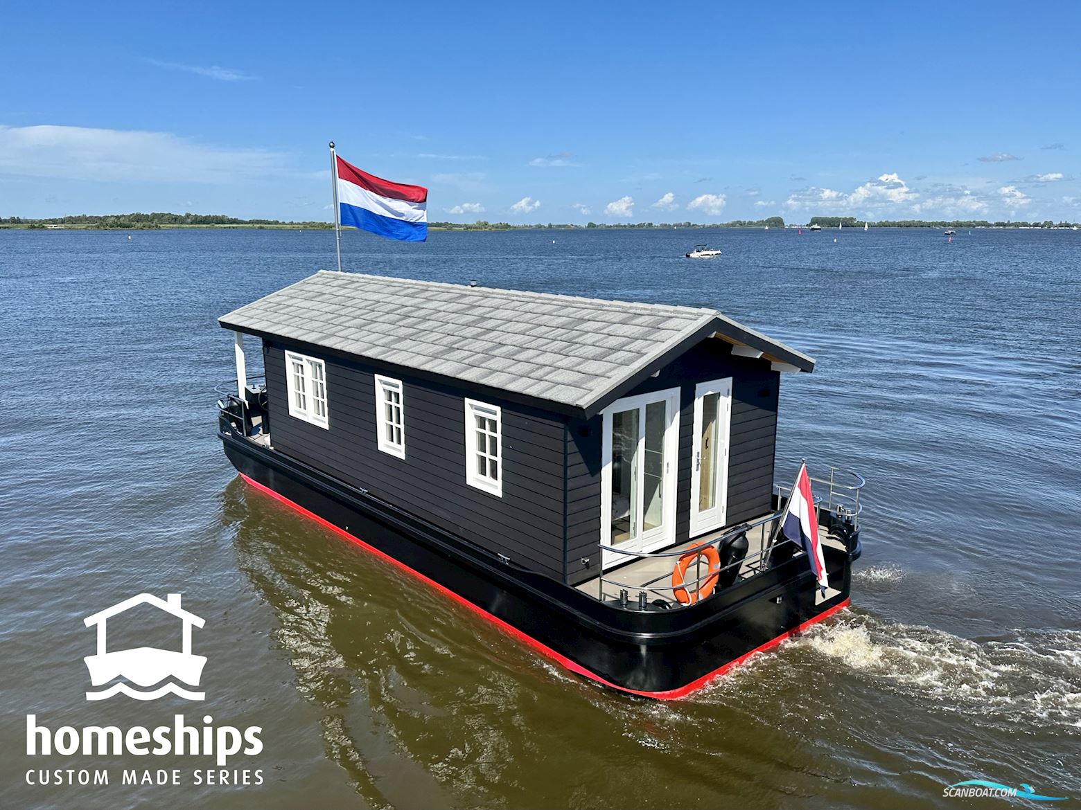 Homeship Vaarchalet 1250D Luxe Houseboat