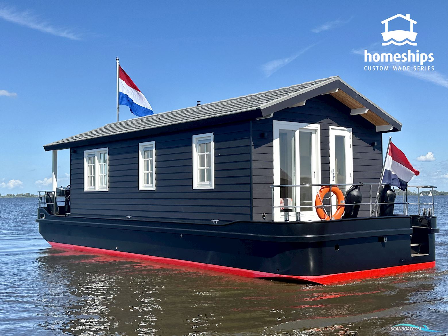 Homeship Vaarchalet 1250D Luxe Houseboat