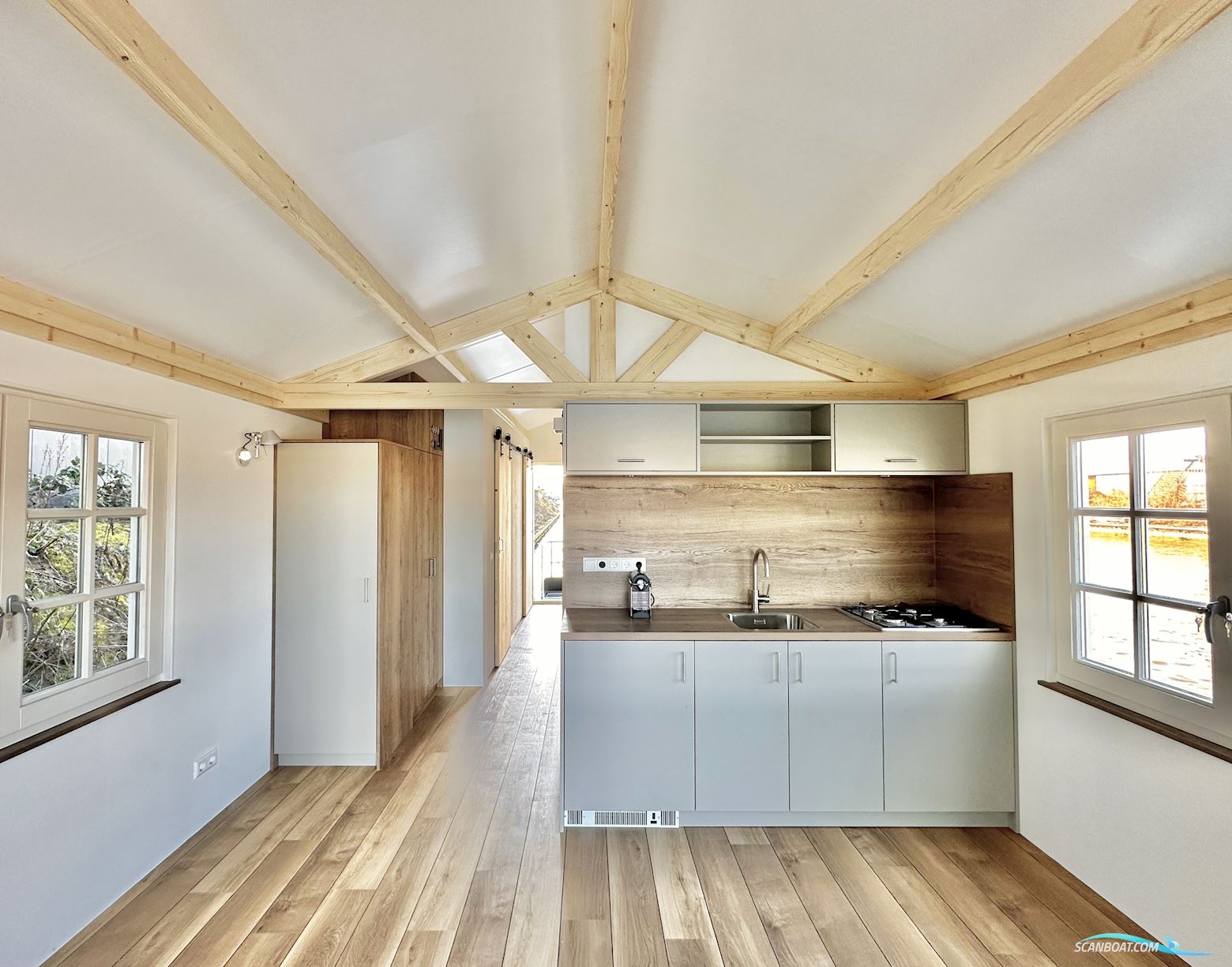 Homeship Vaarchalet 1250D Luxe Houseboat