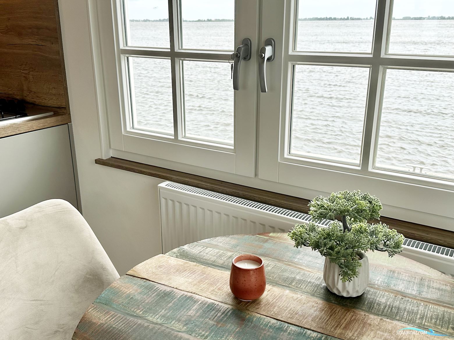 Homeship Vaarchalet 1250D Luxe Houseboat