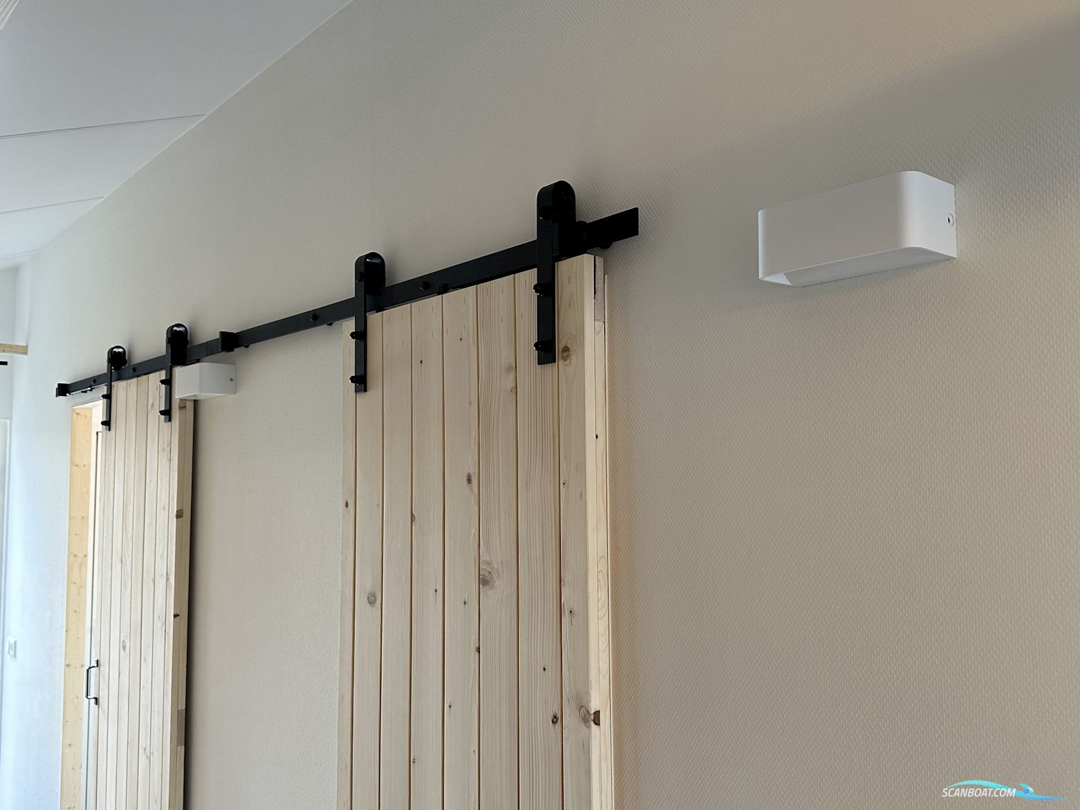 Homeship Vaarchalet 1250D Luxe Houseboat