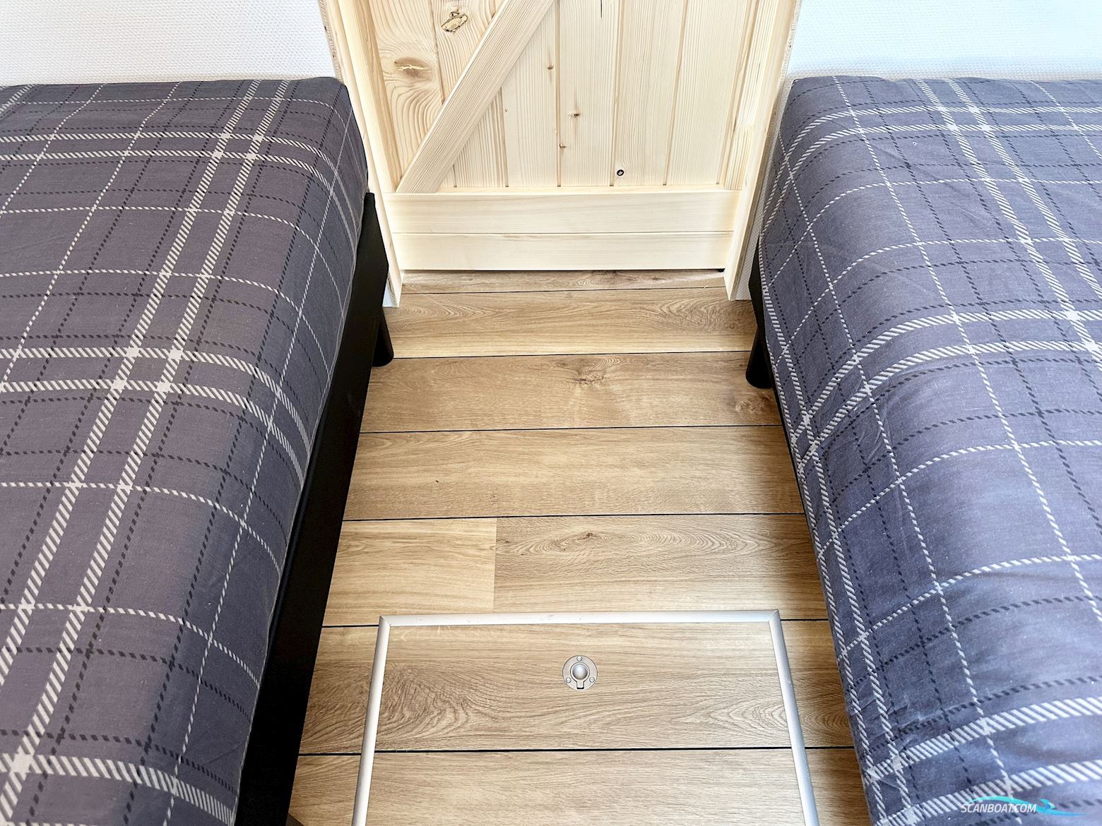 Homeship Vaarchalet 1250D Luxe Houseboat