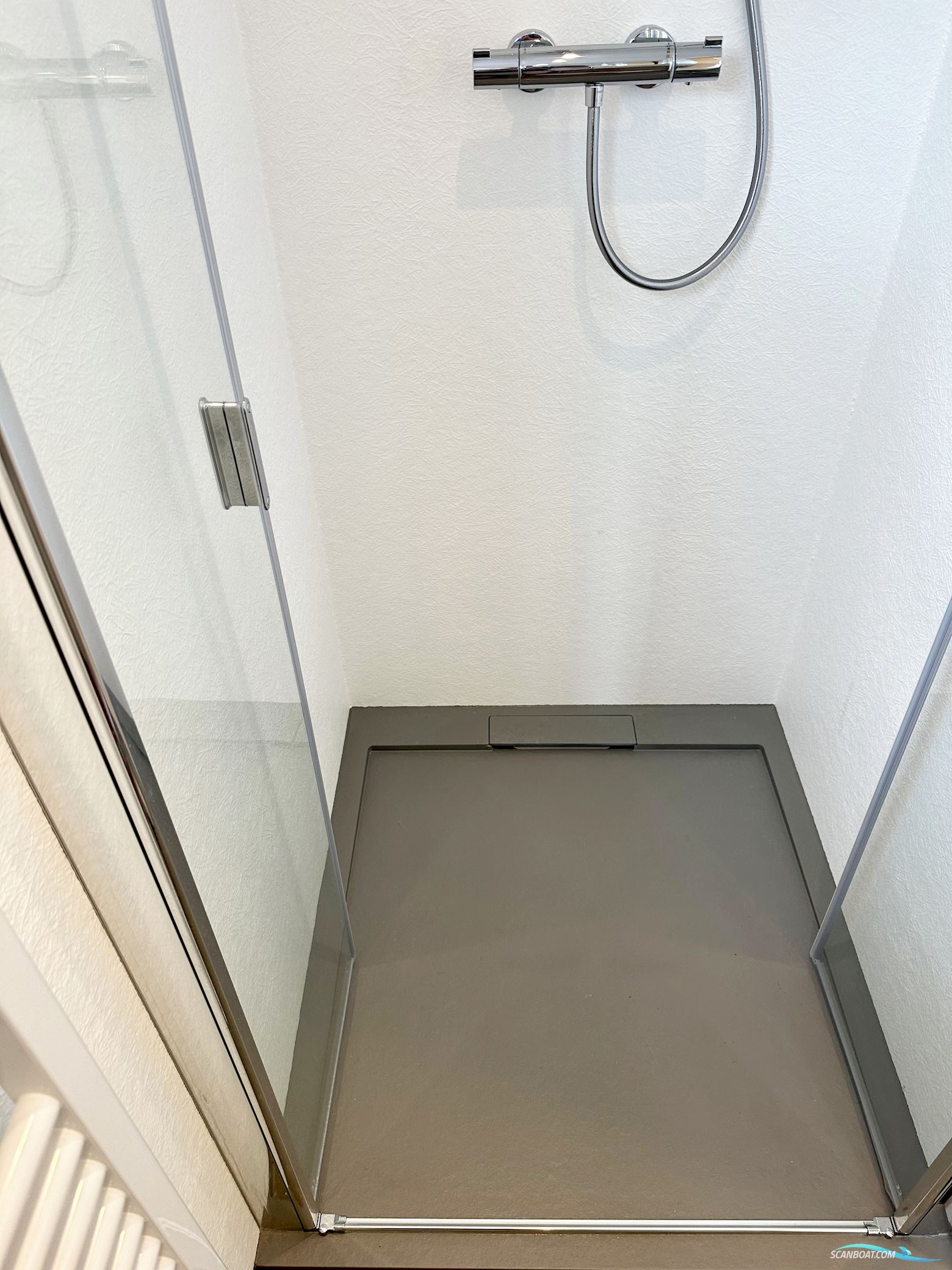 Homeship Vaarchalet 1250D Luxe Houseboat