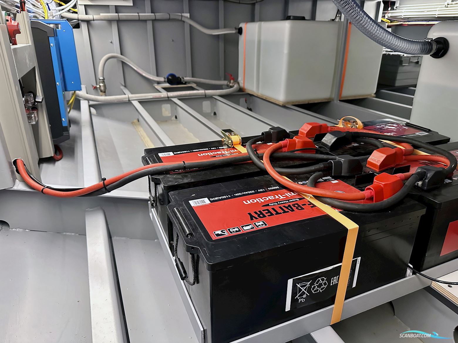 Homeship Vaarchalet 1250D Luxe Houseboat