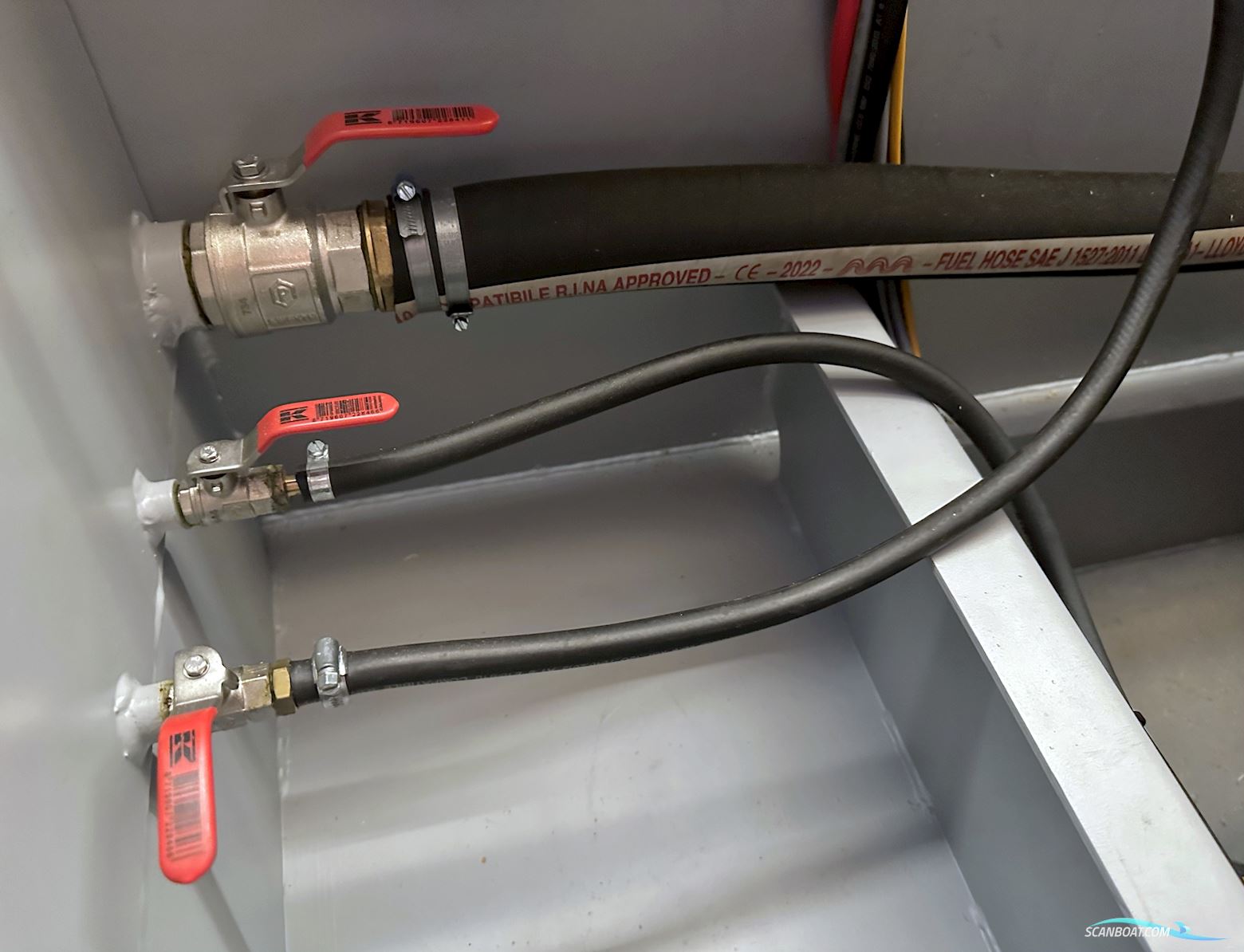 Homeship Vaarchalet 1250D Luxe Houseboat