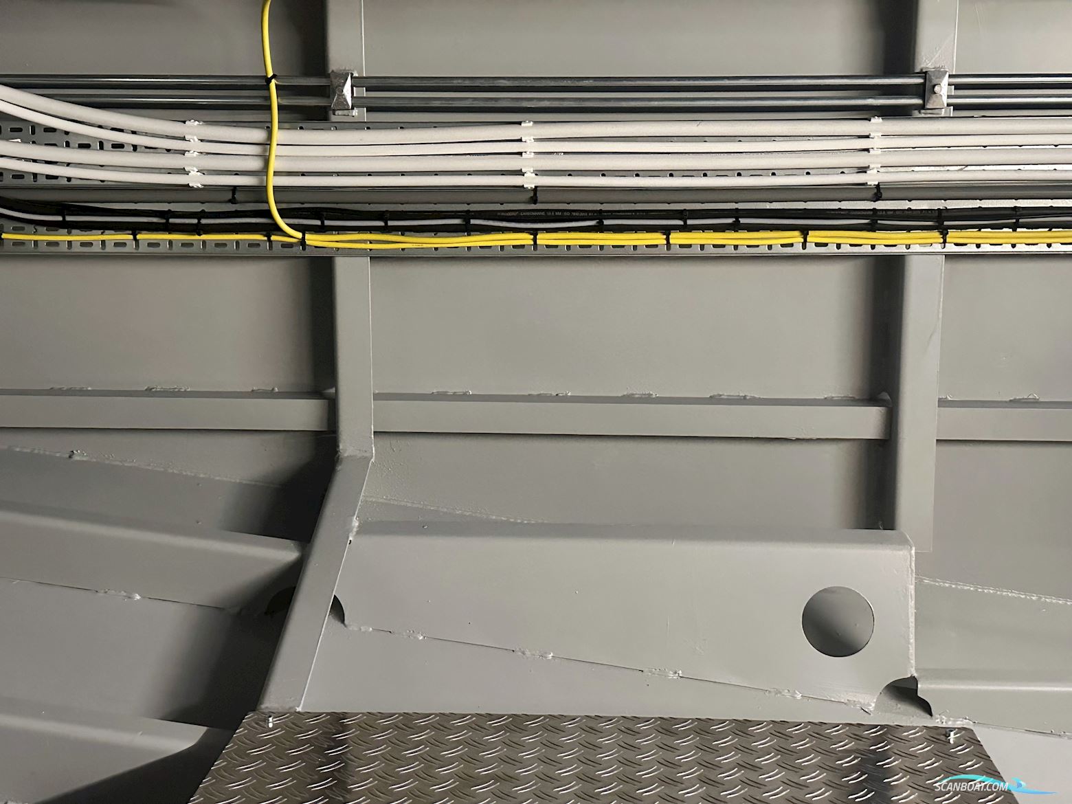 Homeship Vaarchalet 1250D Luxe Houseboat