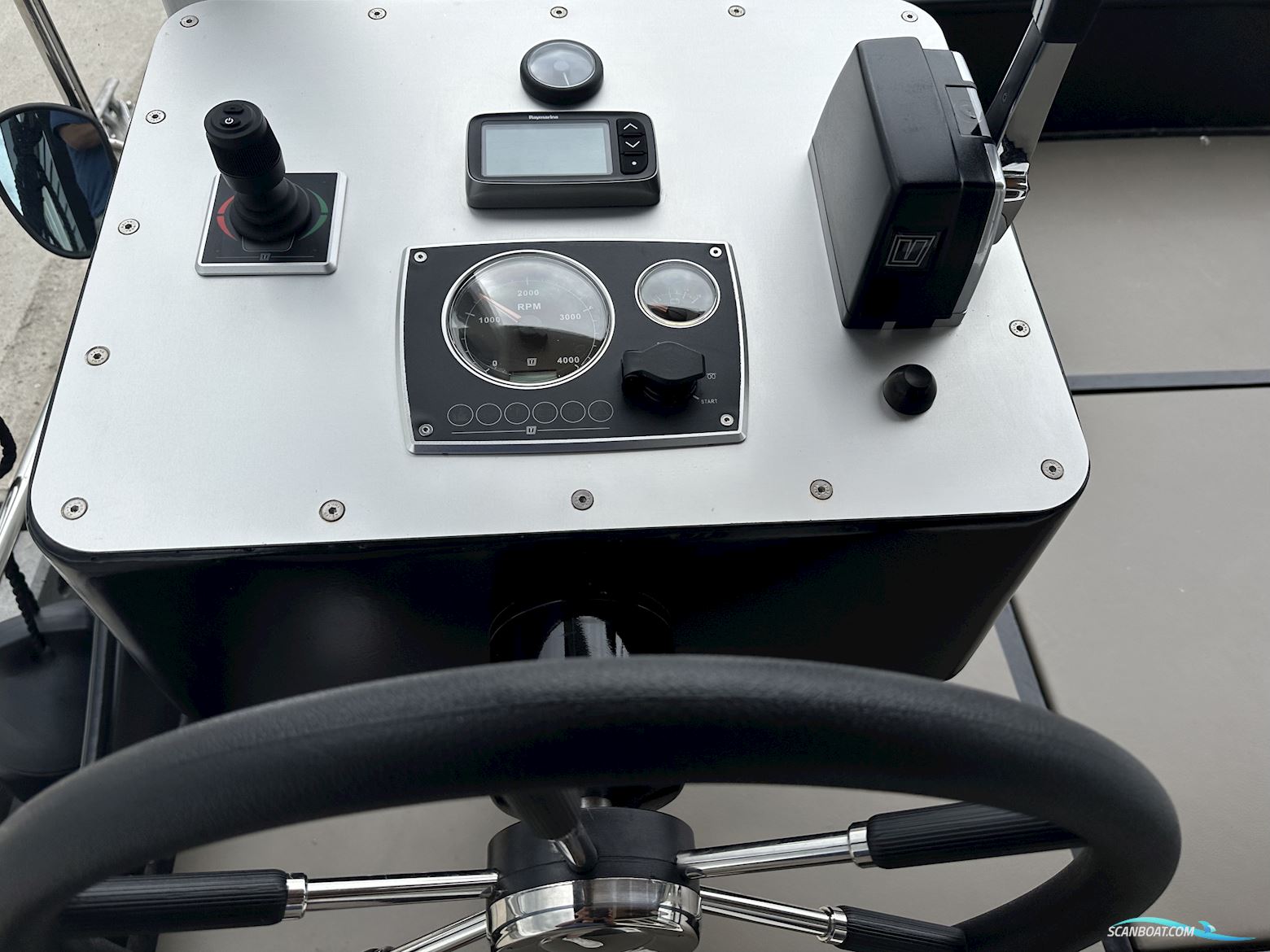 Homeship Vaarchalet 1250D Luxe Houseboat