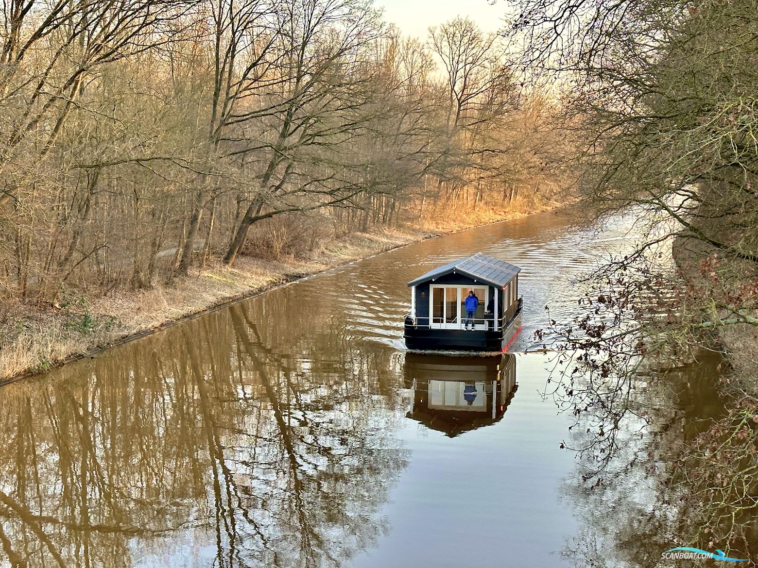 Homeship Vaarchalet 1250D Luxe Houseboat