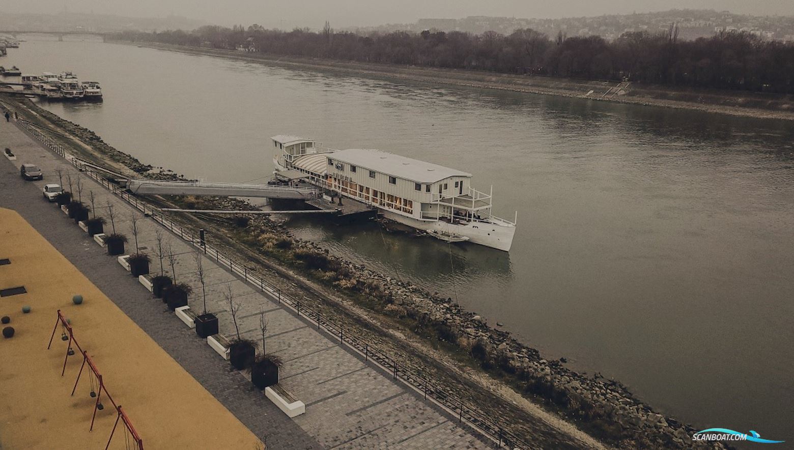 Hotel - Restaurant Ship