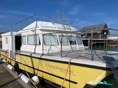 Houseboat Powercat 40 Converted to a Hus- / Bobåt / Flodbåd 2009, England