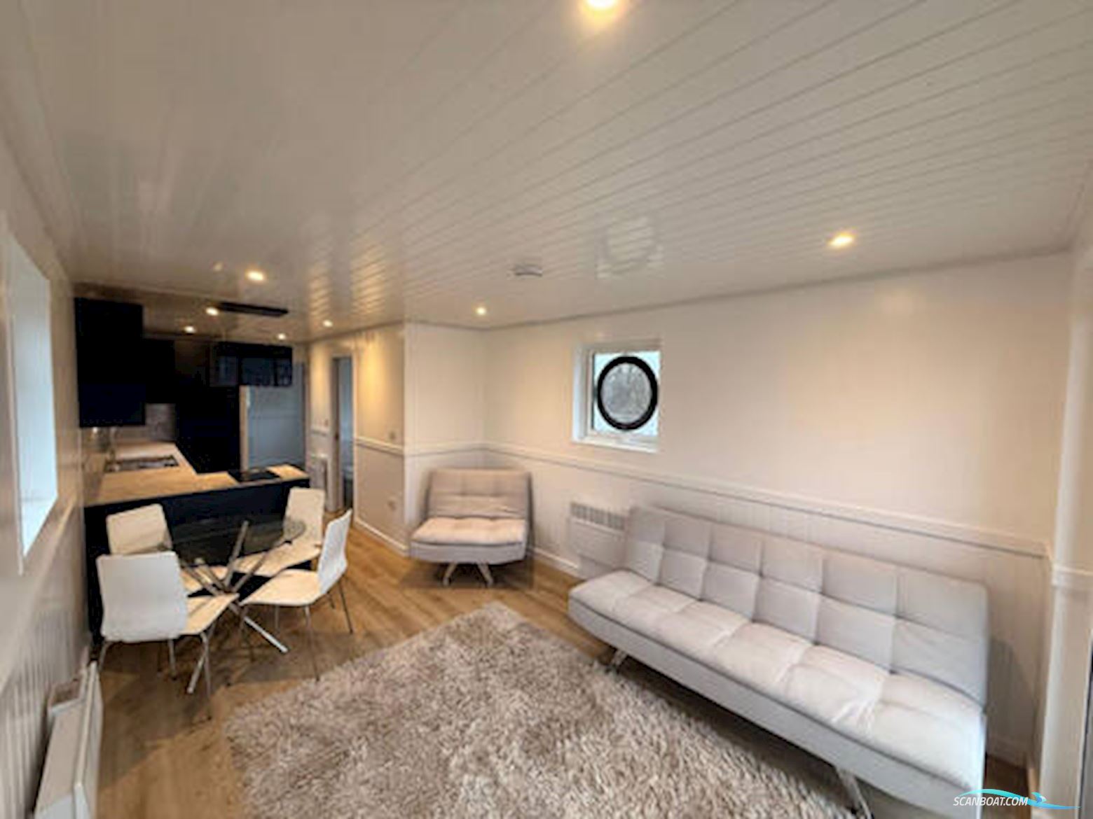 Houseboat River Pod 38