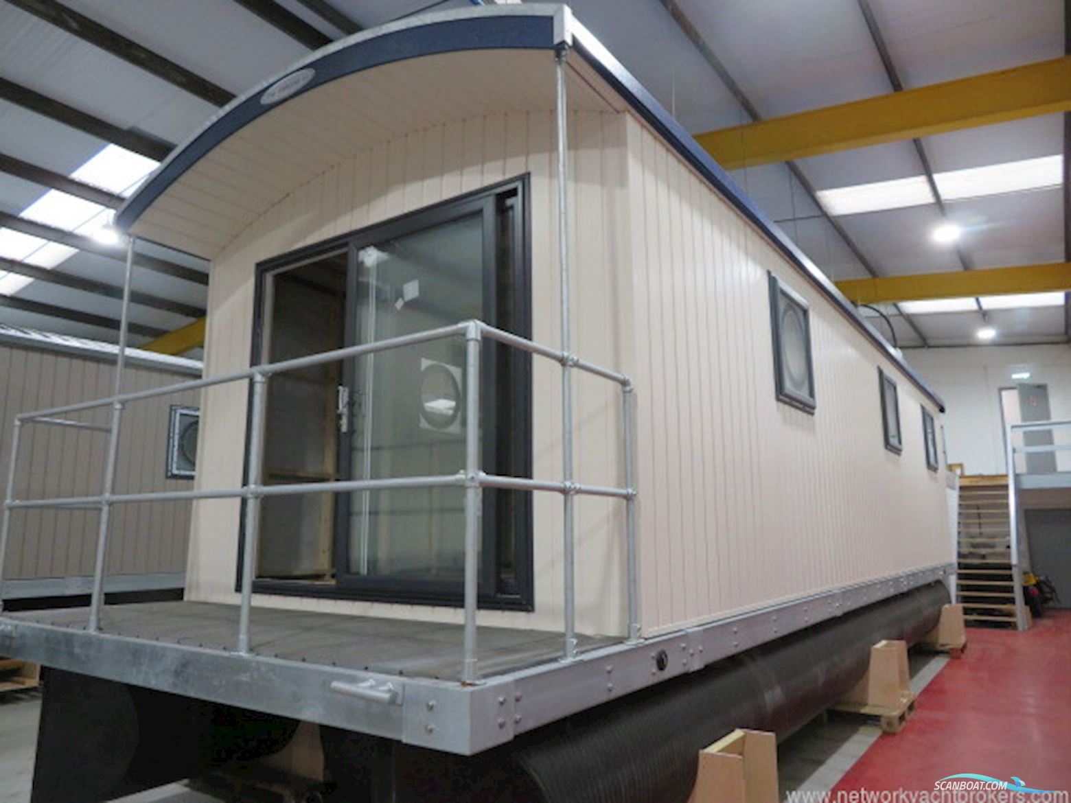 Houseboat River Pod 38