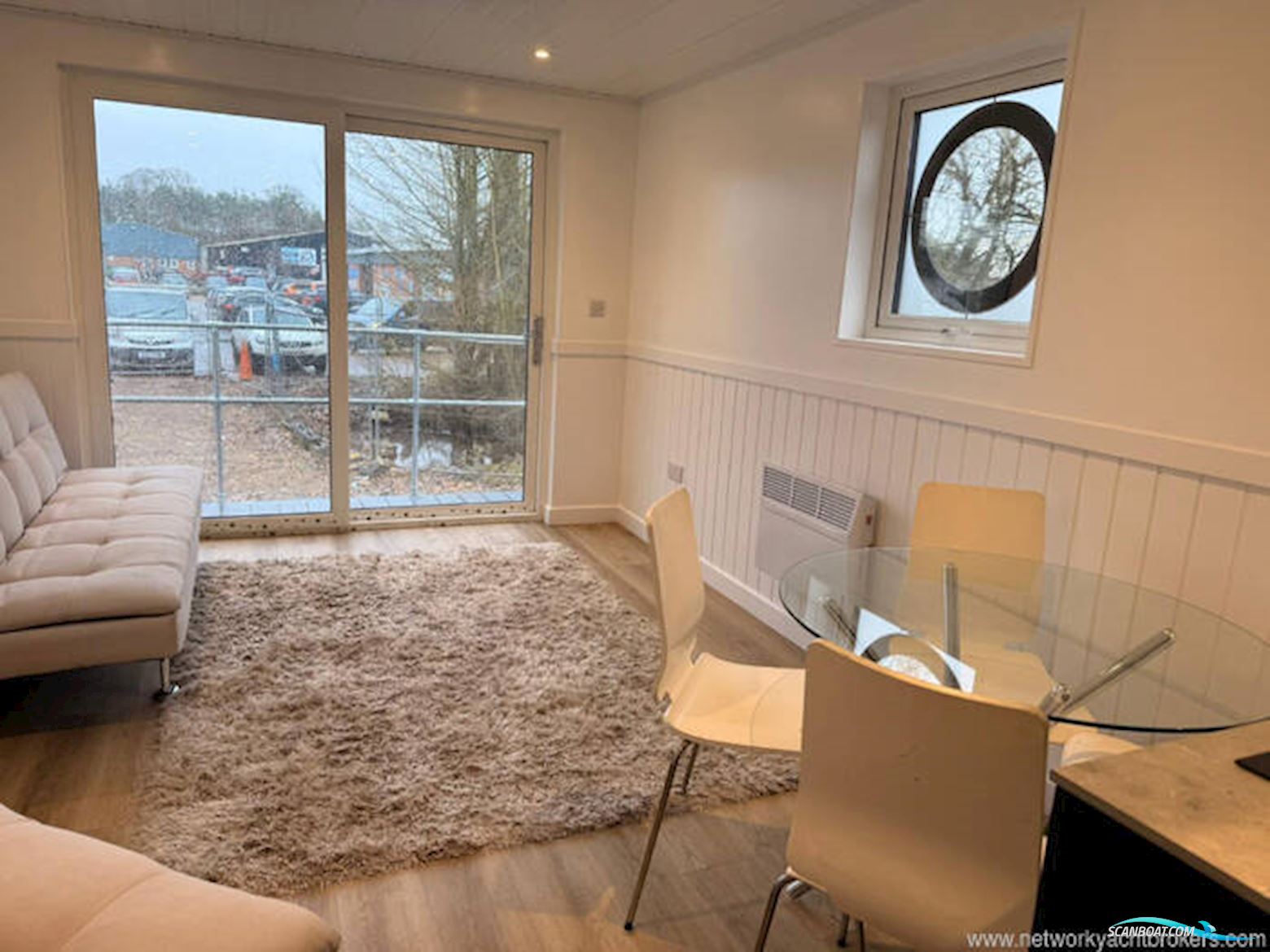 Houseboat River Pod 38